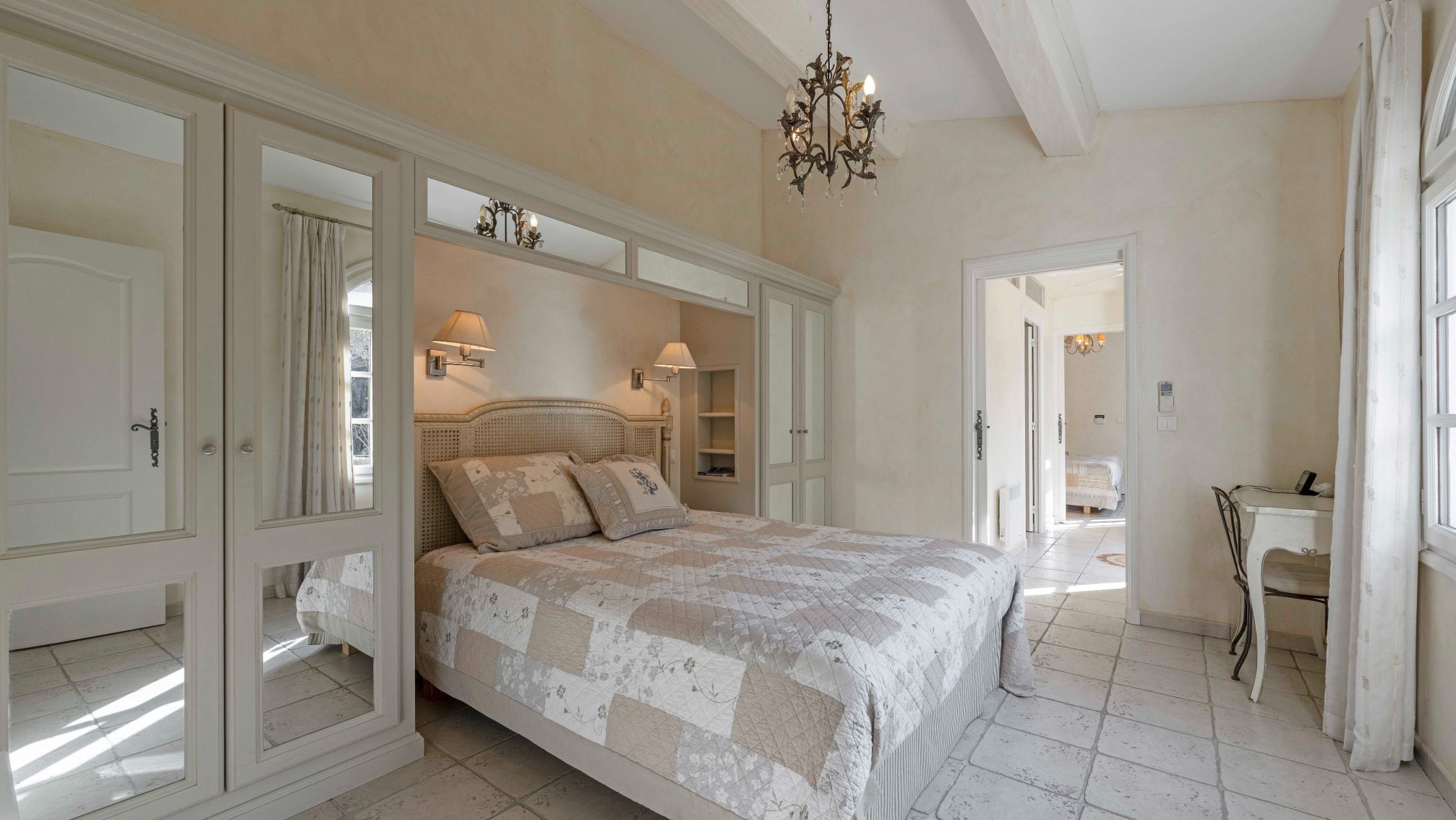 mansion 14 Rooms for sale on STE MAXIME (83120)