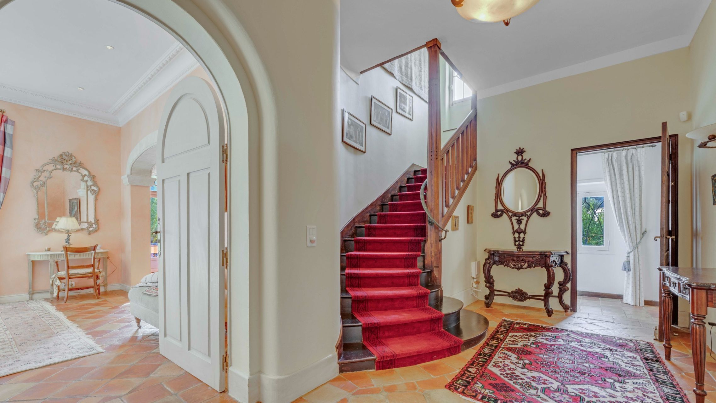mansion 14 Rooms for sale on STE MAXIME (83120)