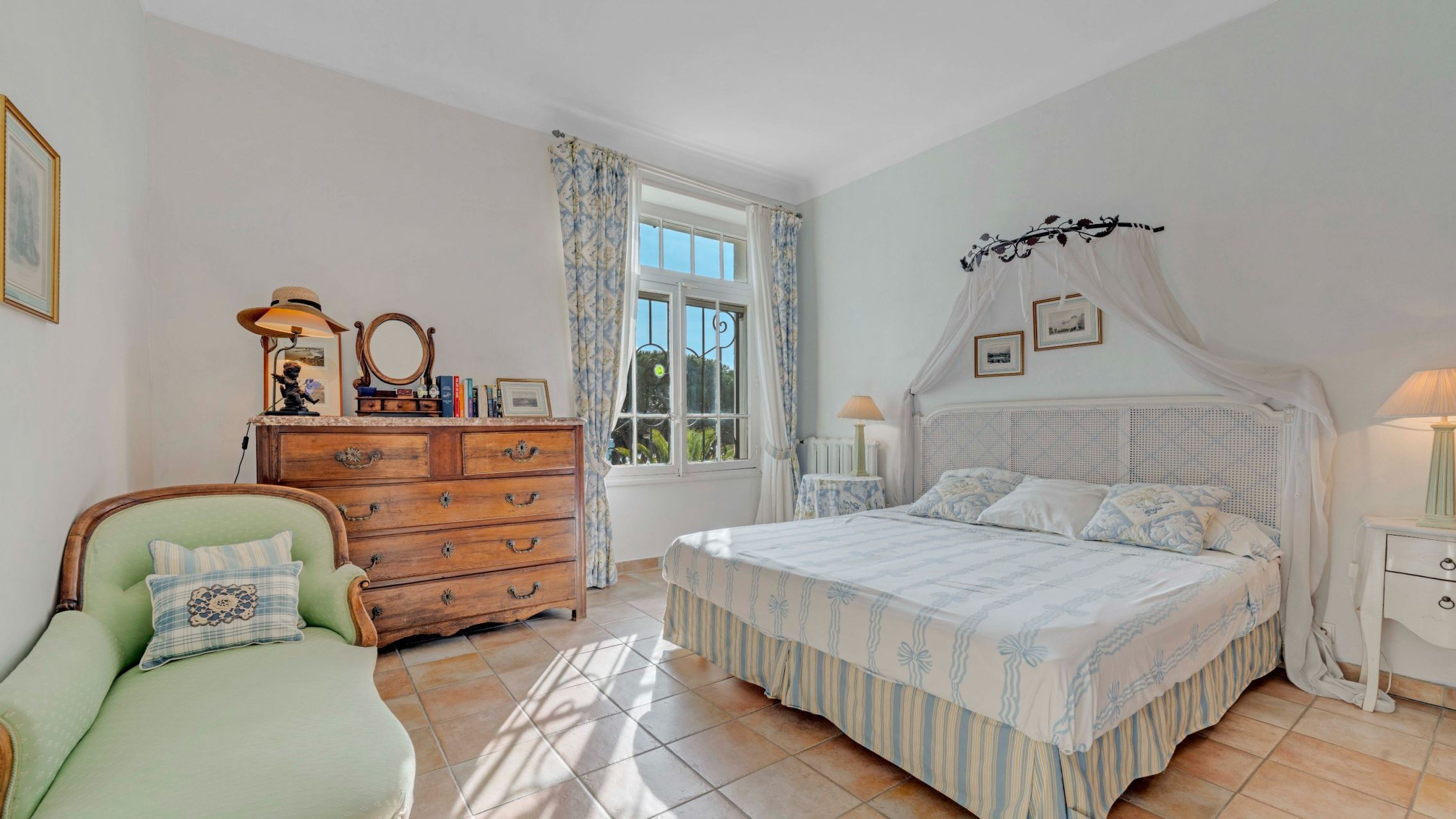 mansion 14 Rooms for sale on STE MAXIME (83120)