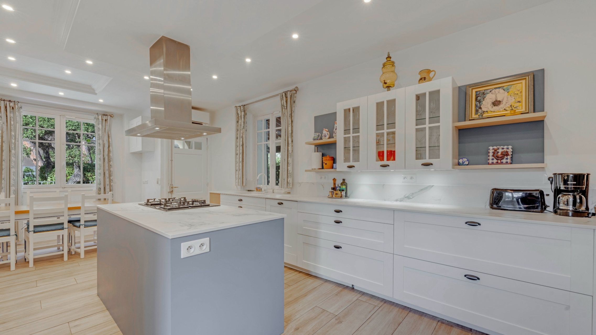 mansion 14 Rooms for sale on STE MAXIME (83120)