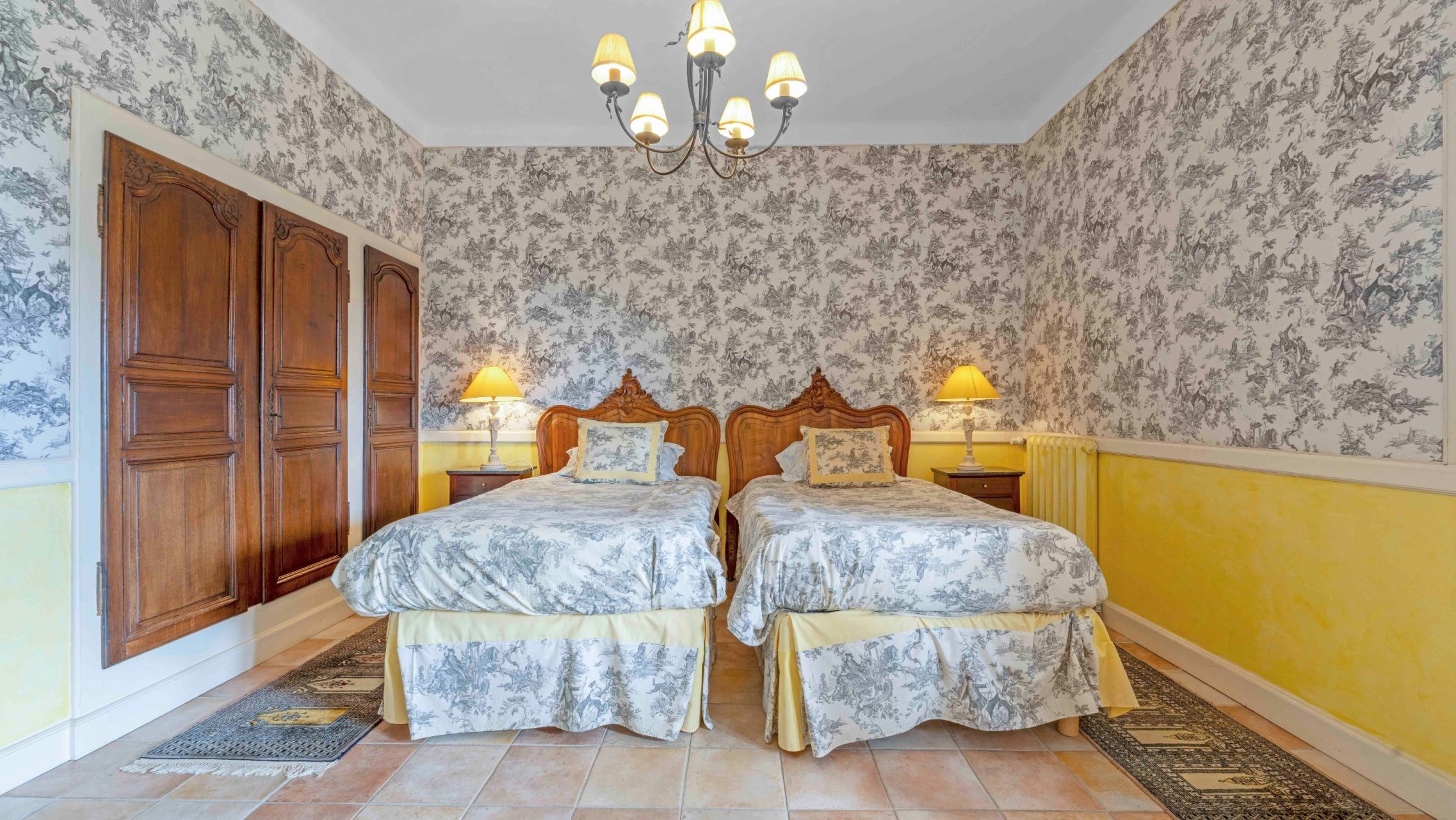 mansion 14 Rooms for sale on STE MAXIME (83120)
