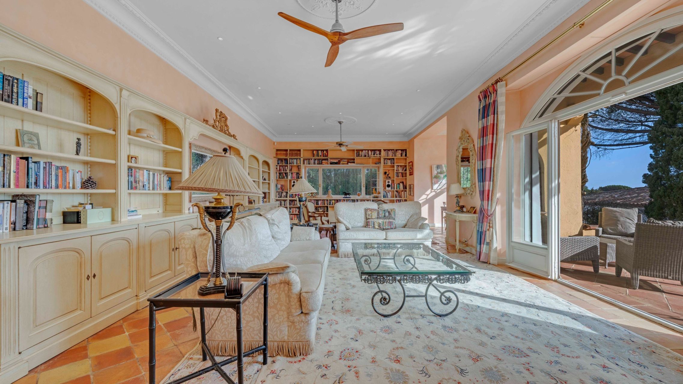 mansion 14 Rooms for sale on STE MAXIME (83120)
