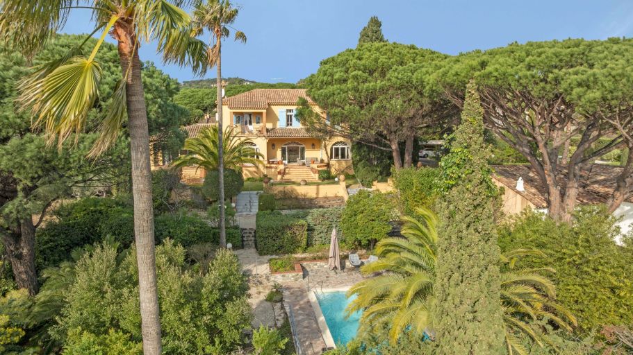 mansion 14 Rooms for sale on STE MAXIME (83120)