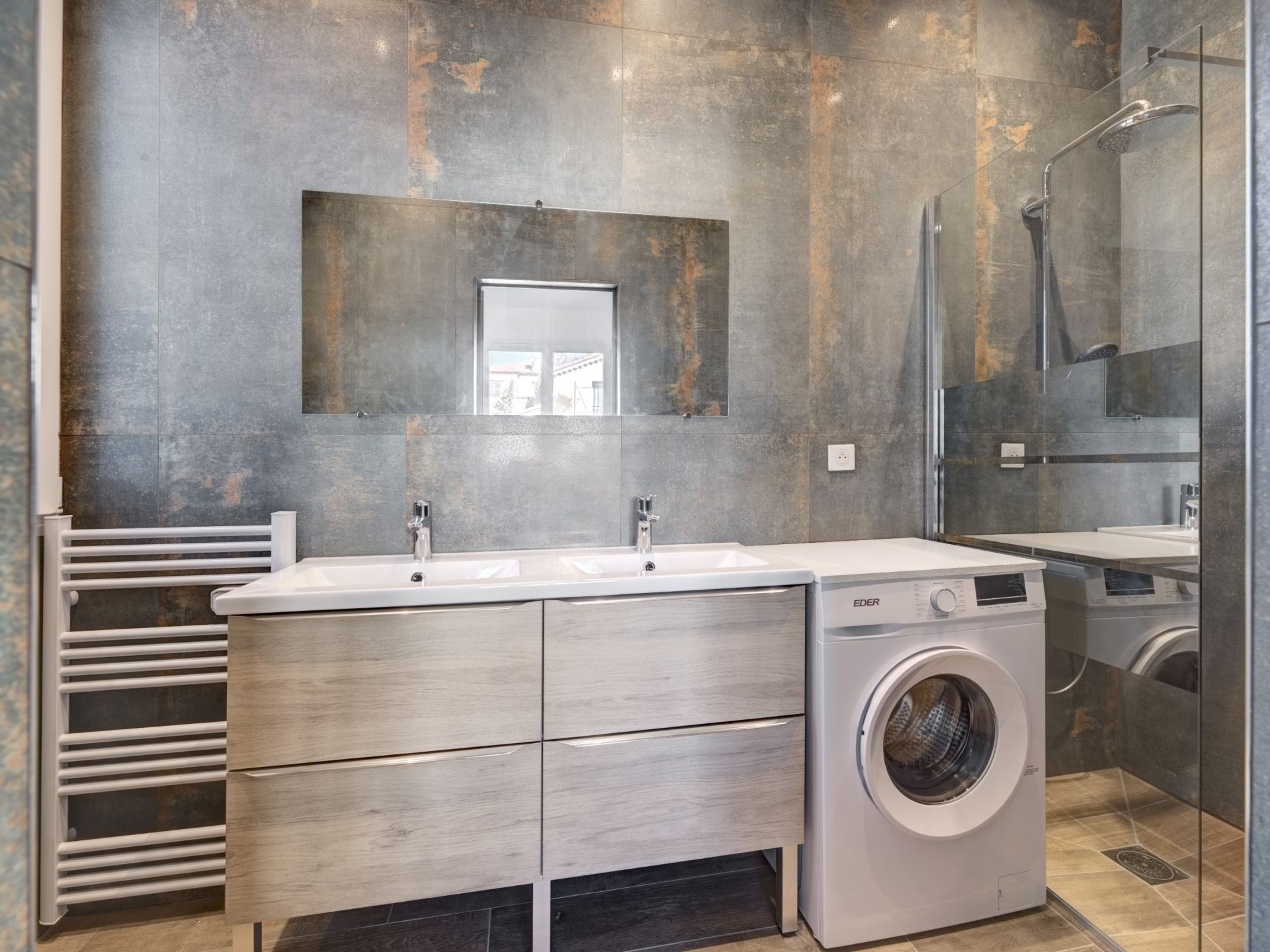 villa 6 Rooms for sale on CANNES (06400)