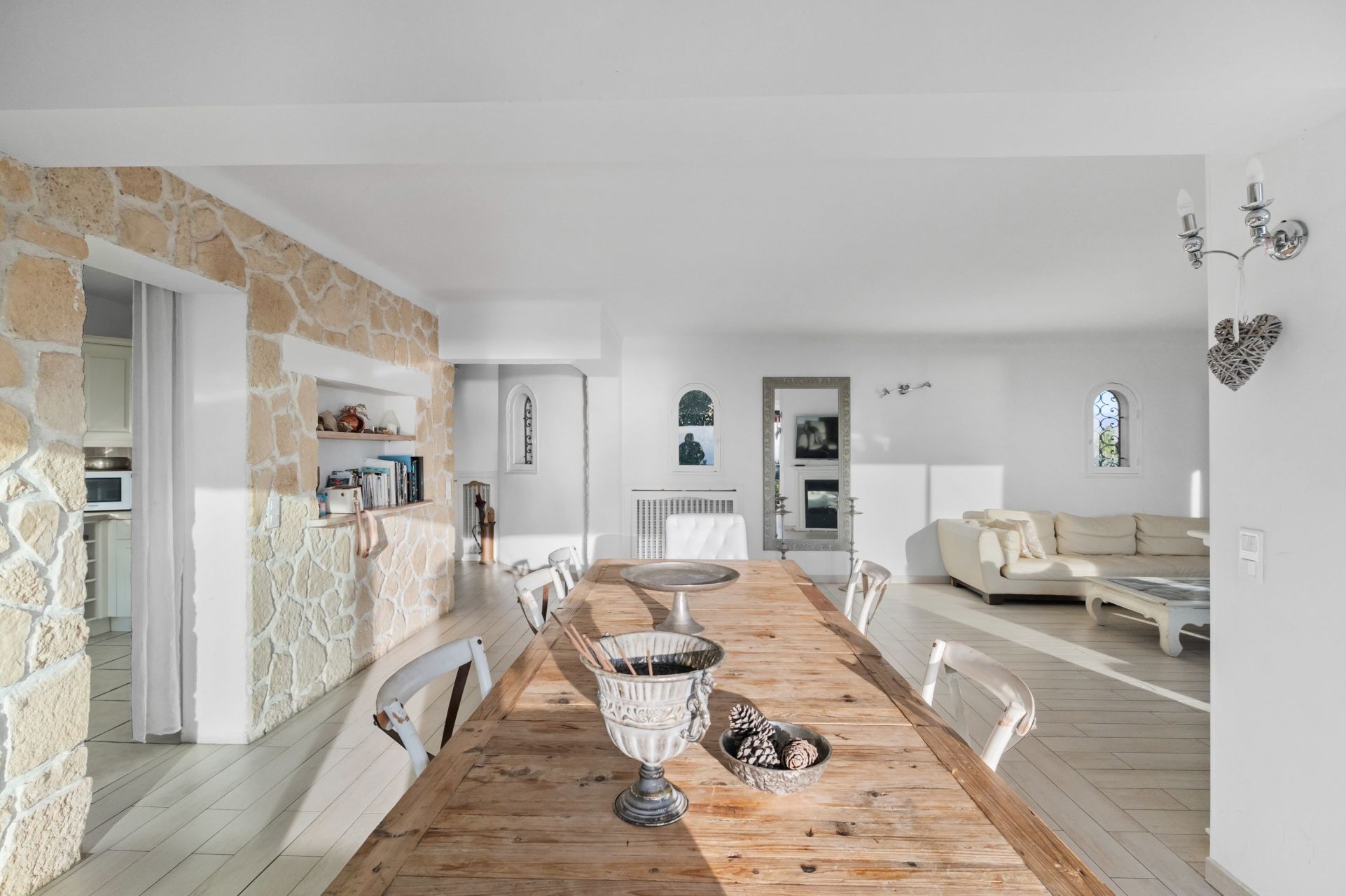 villa 8 Rooms for sale on MANDELIEU LA NAPOULE (06210)