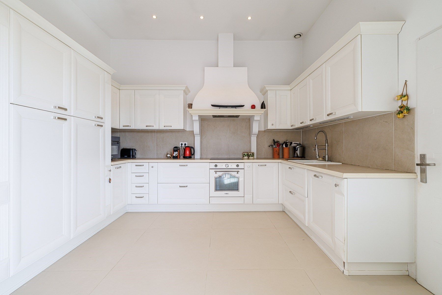 villa 7 Rooms for sale on CAGNES SUR MER (06800)