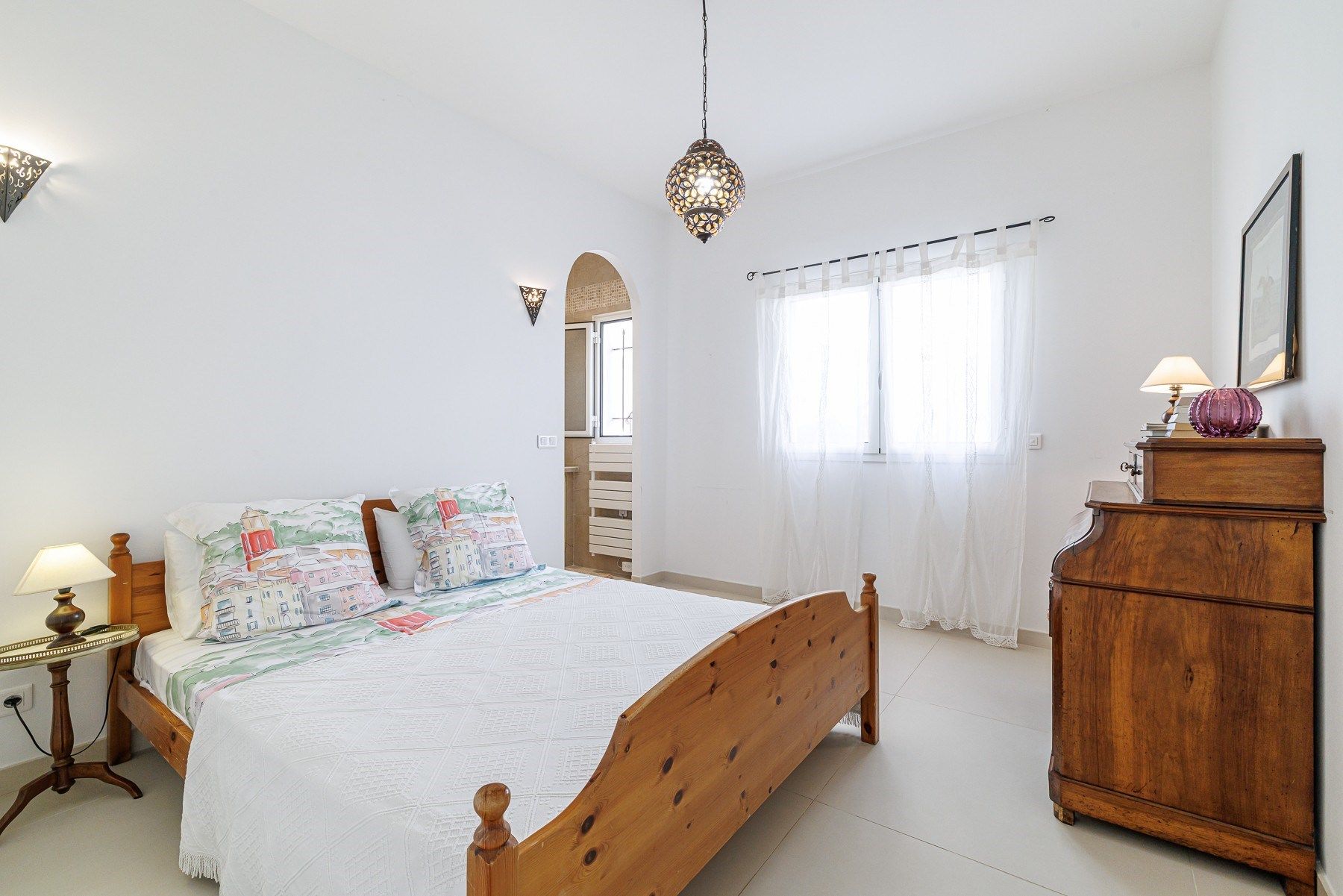 villa 7 Rooms for sale on CAGNES SUR MER (06800)