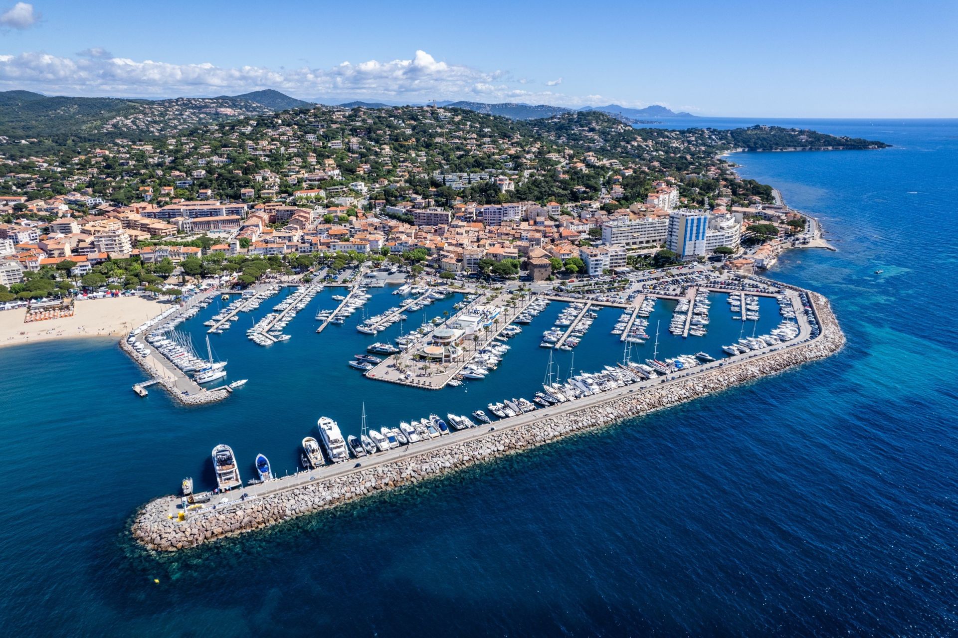 apartment 4 Rooms for sale on STE MAXIME (83120)