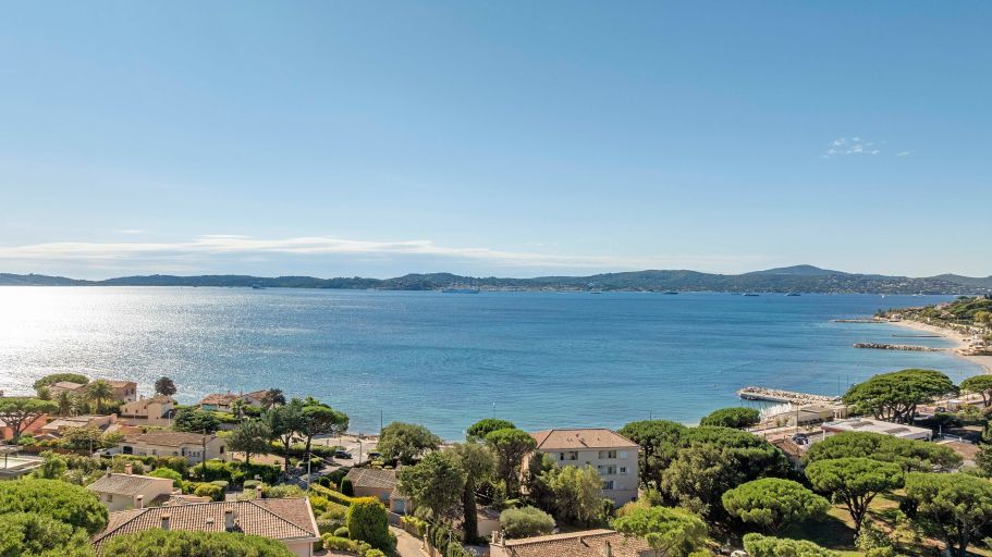 apartment 4 Rooms for sale on STE MAXIME (83120)