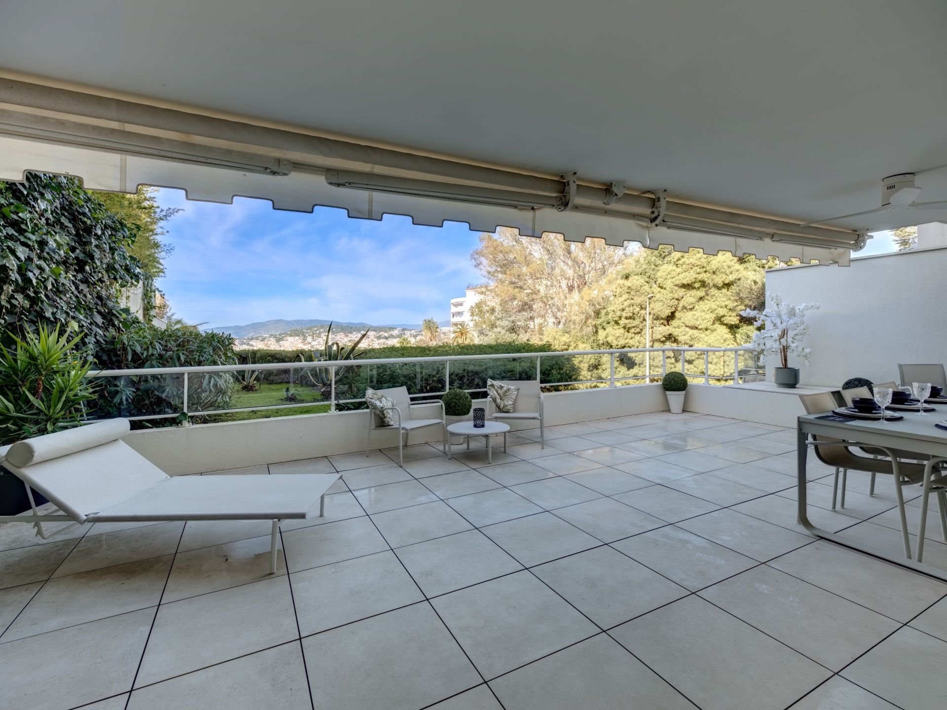 apartment 3 Rooms for sale on CANNES (06400)