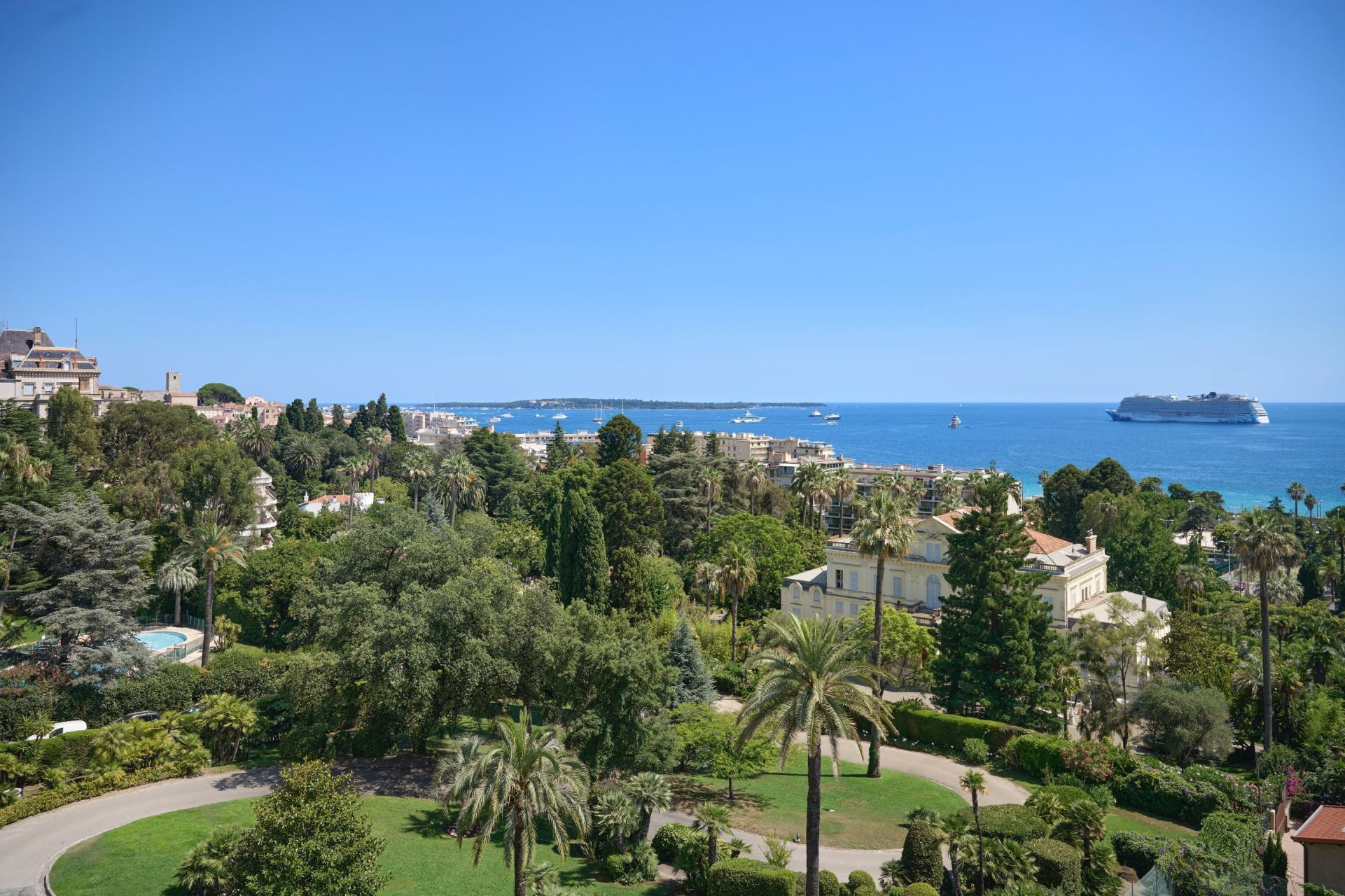 loft 5 Rooms for sale on CANNES (06400)