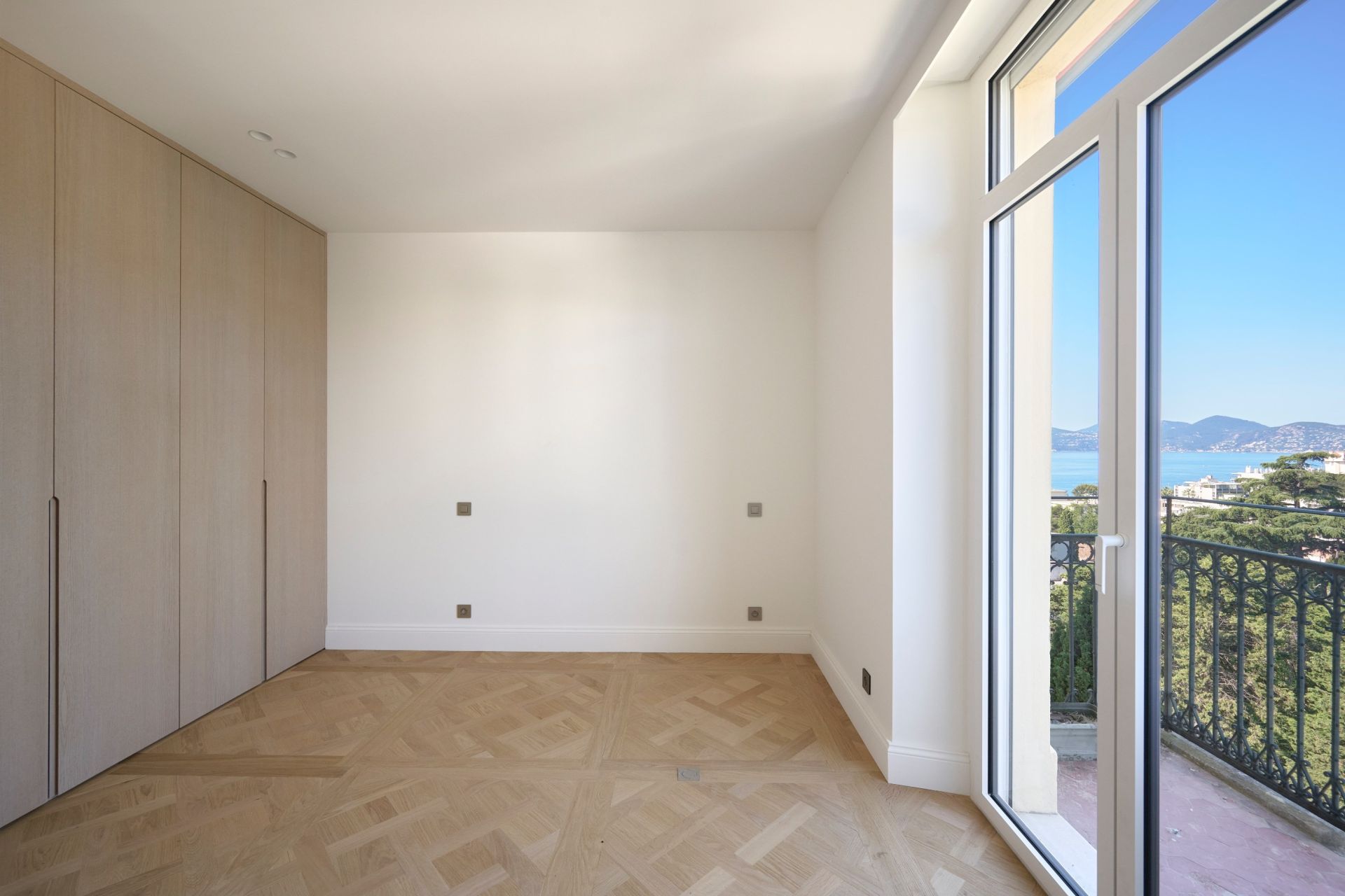 loft 5 Rooms for sale on CANNES (06400)