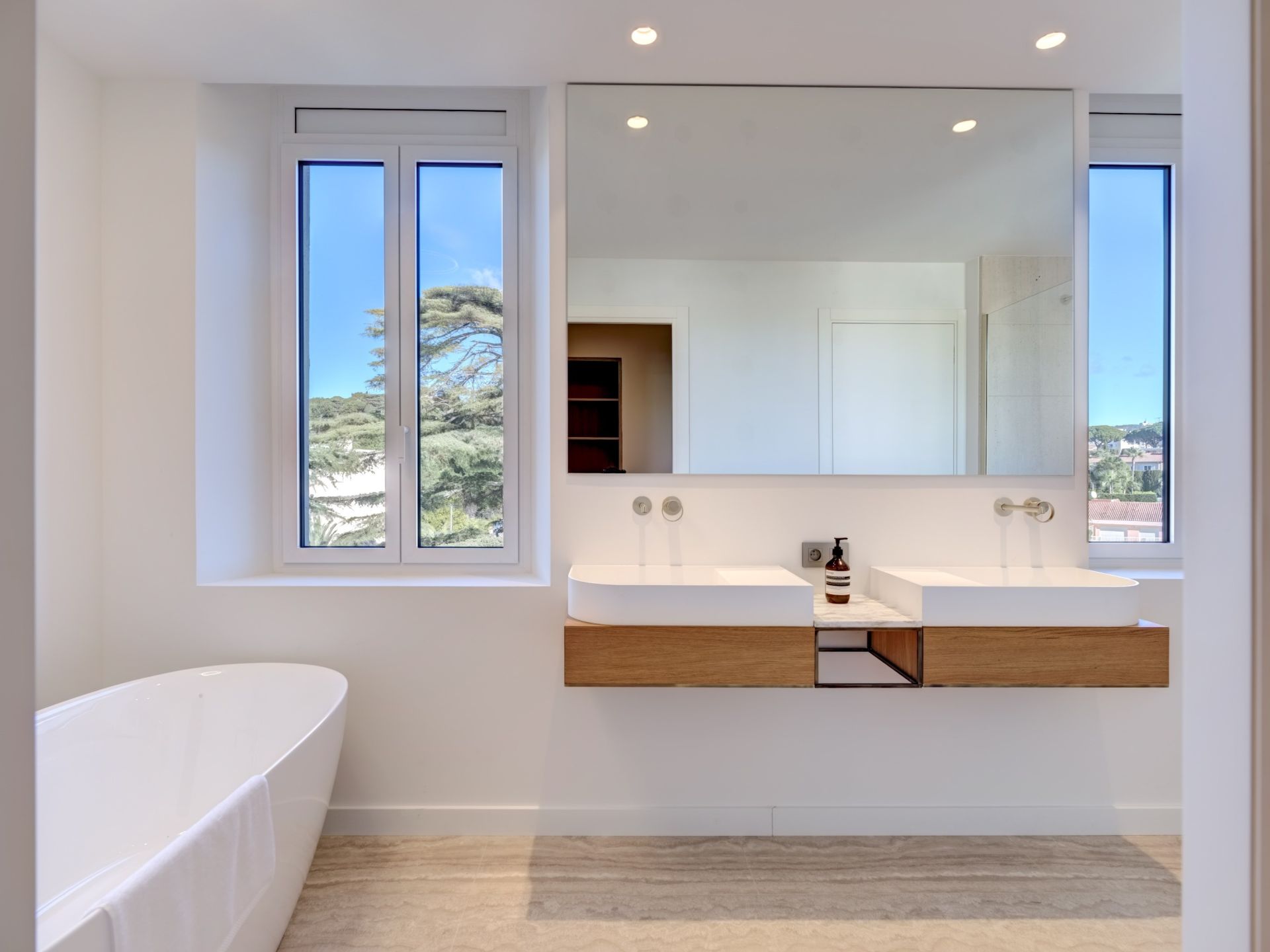 loft 5 Rooms for sale on CANNES (06400)