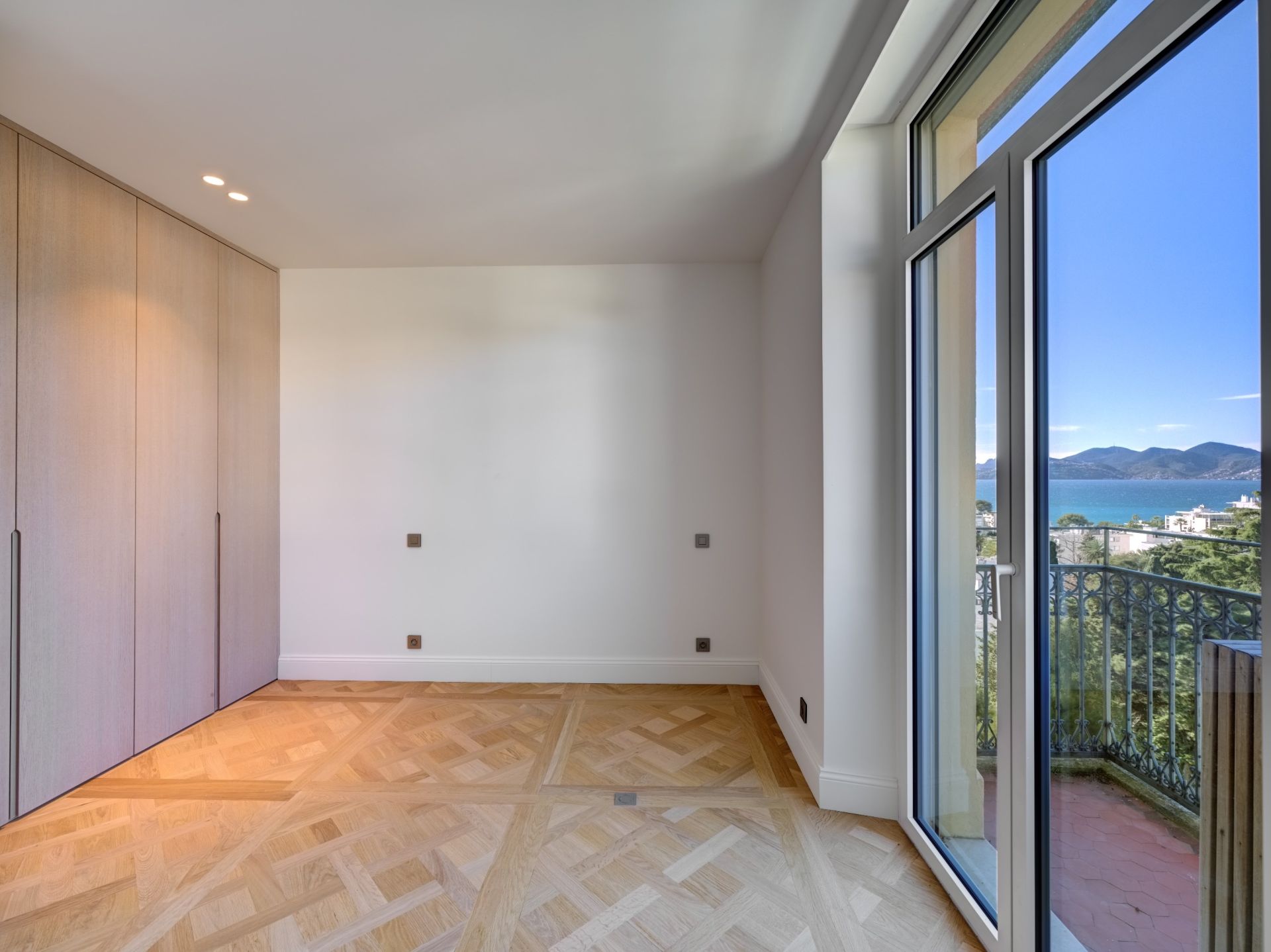 loft 5 Rooms for sale on CANNES (06400)