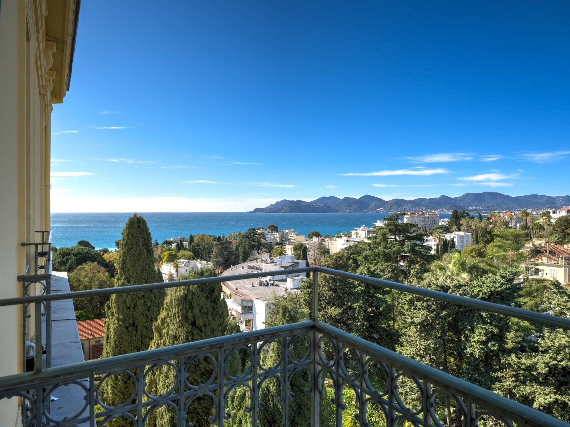 loft 5 Rooms for sale on CANNES (06400)