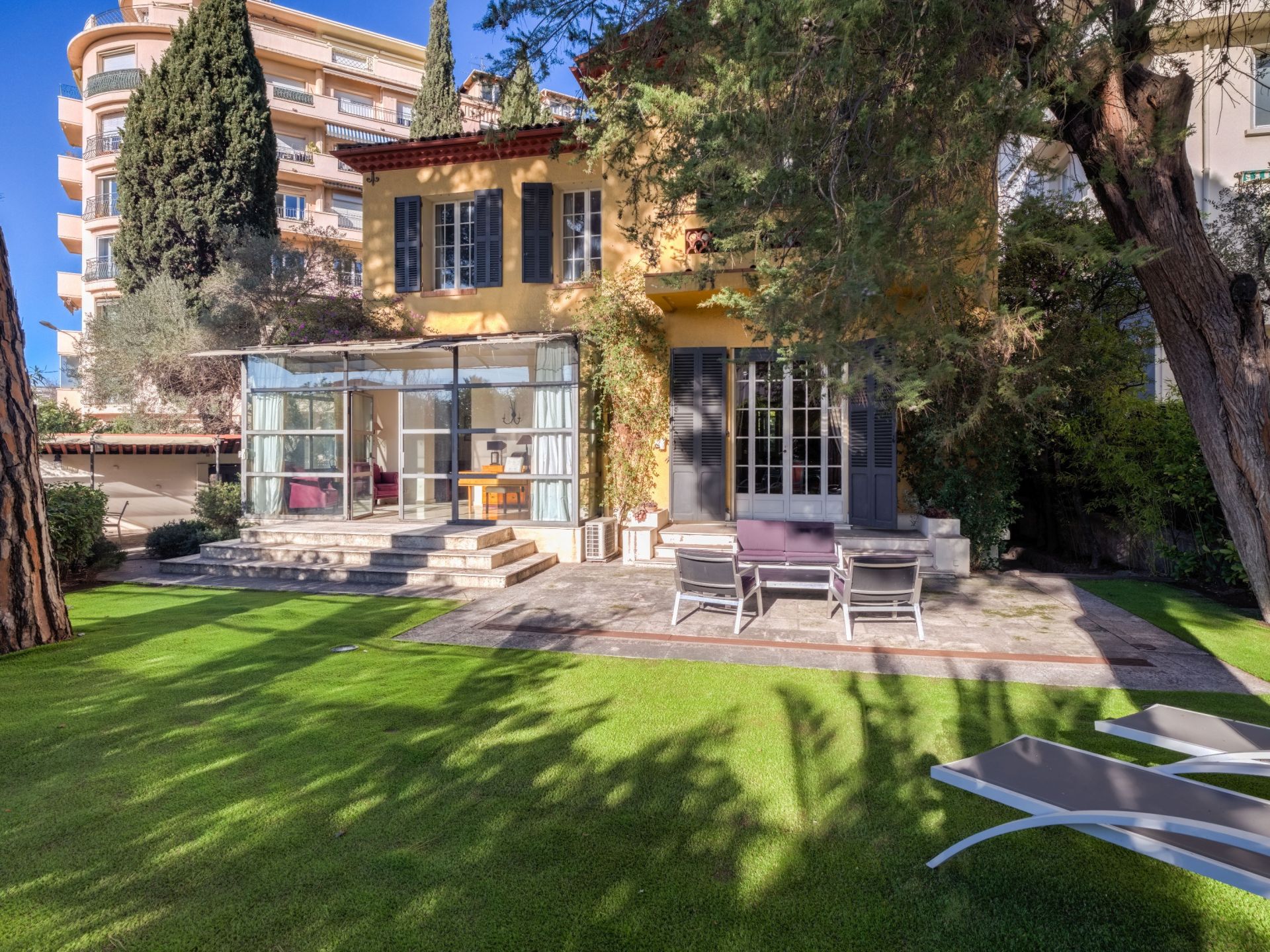 provencal house 7 Rooms for sale on CANNES (06400)