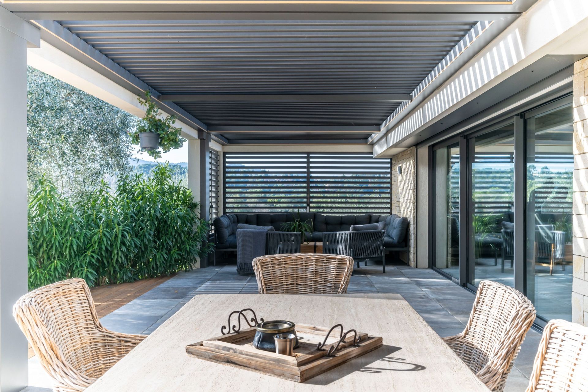 villa 6 Rooms for sale on MOUGINS (06250)