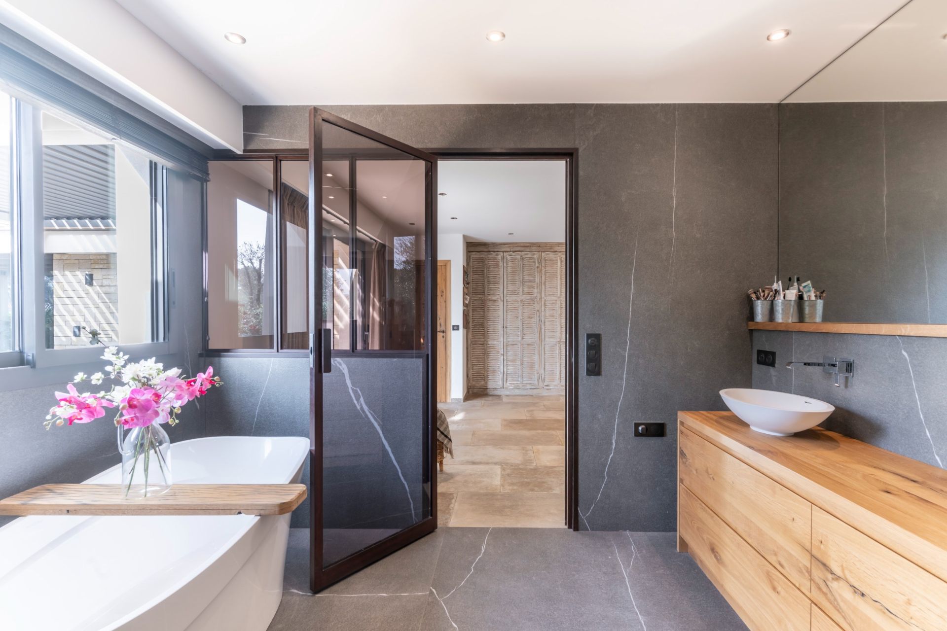 villa 6 Rooms for sale on MOUGINS (06250)