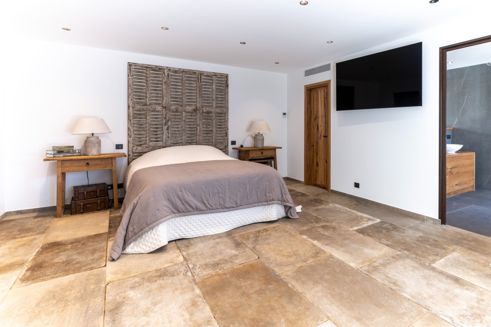 villa 6 Rooms for sale on MOUGINS (06250)