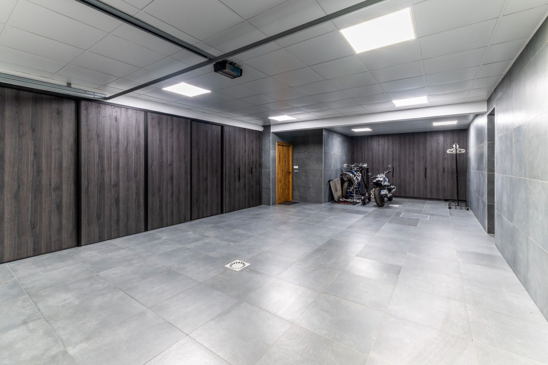 villa 6 Rooms for sale on MOUGINS (06250)