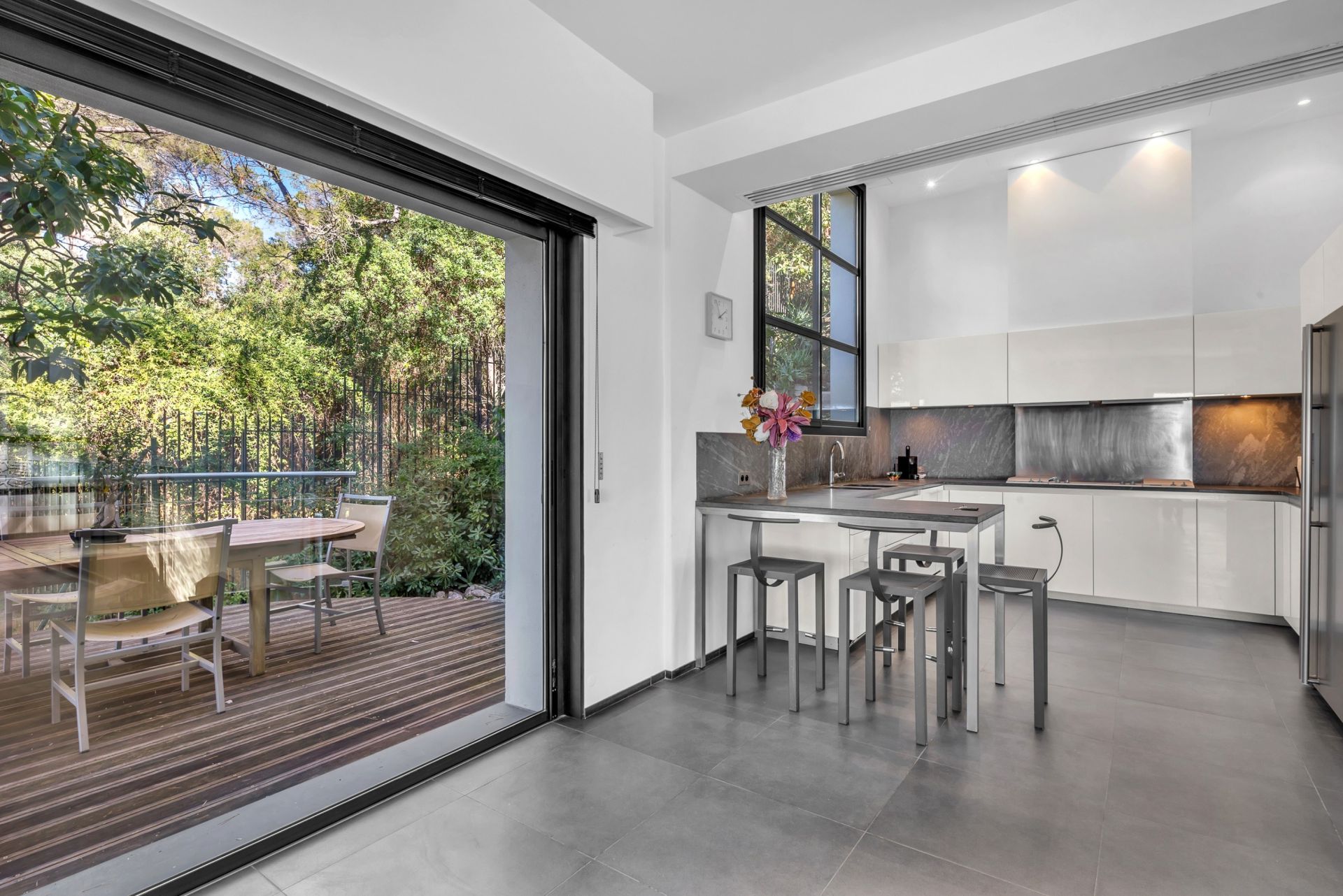 villa 7 Rooms for sale on ST JEAN CAP FERRAT (06230)