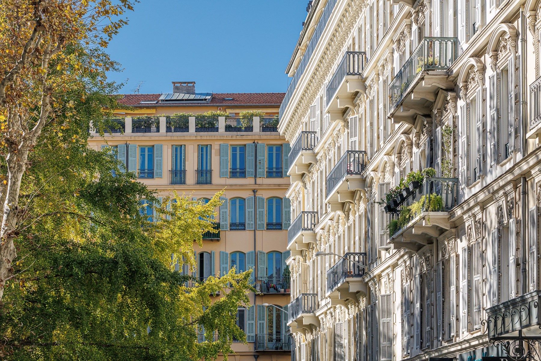 apartment 5 Rooms for sale on NICE (06000)