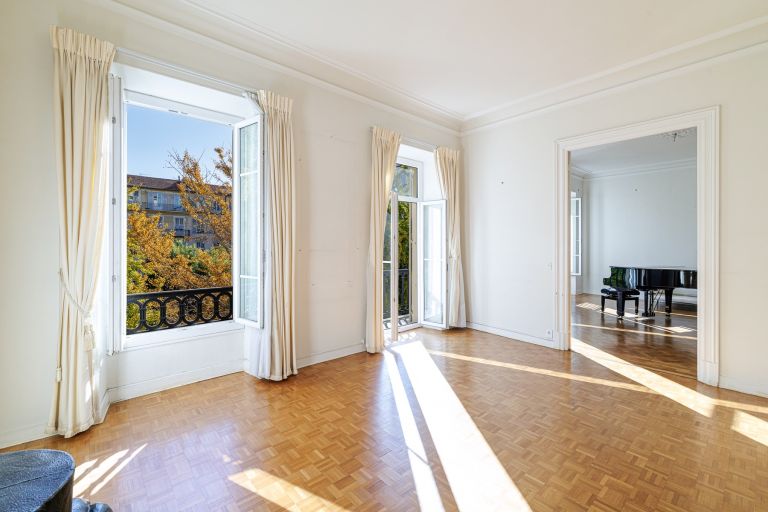 apartment 5 Rooms for sale on NICE (06000)