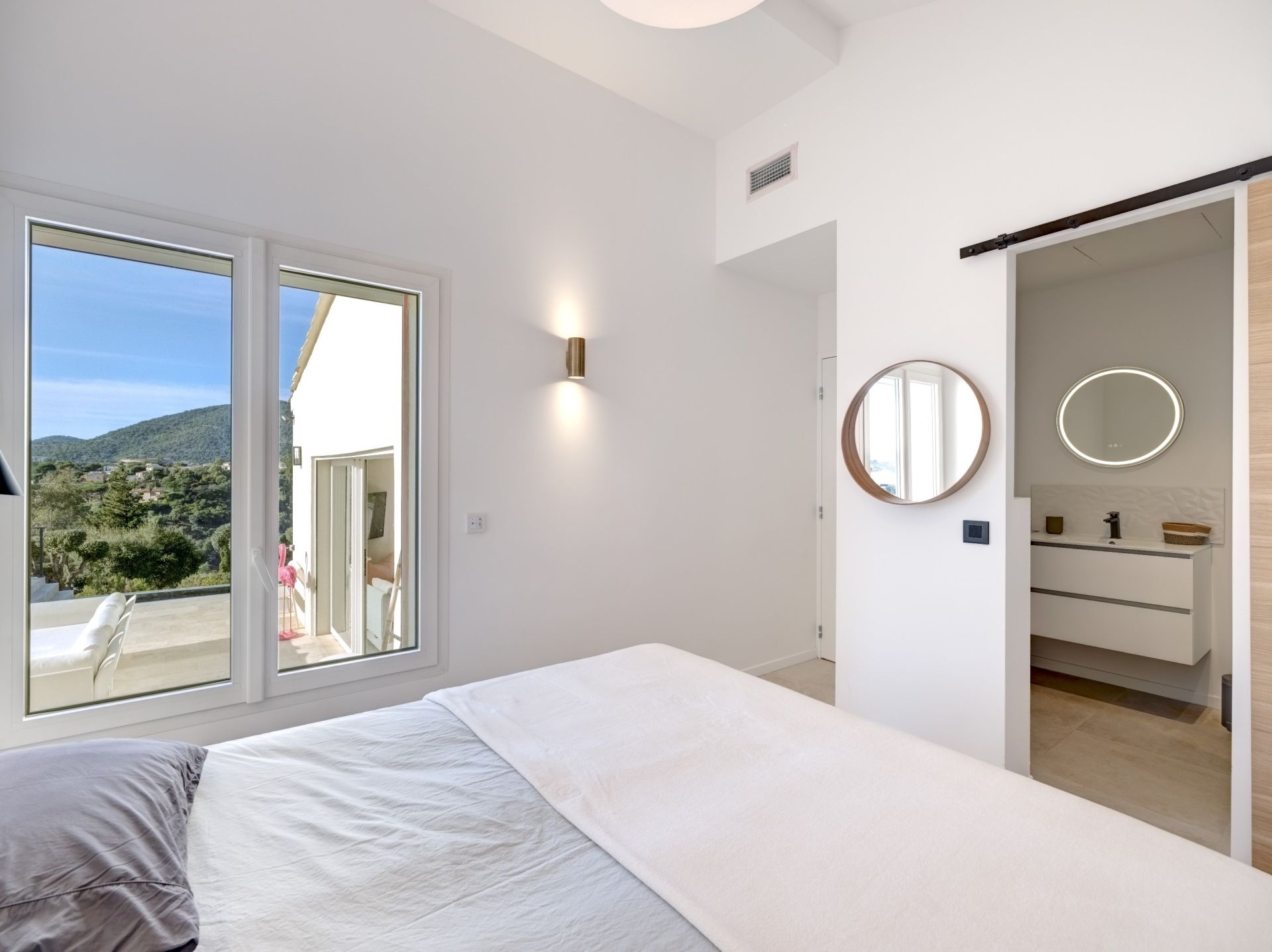 villa 8 Pièces en vente sur LES ISSAMBRES (83380)