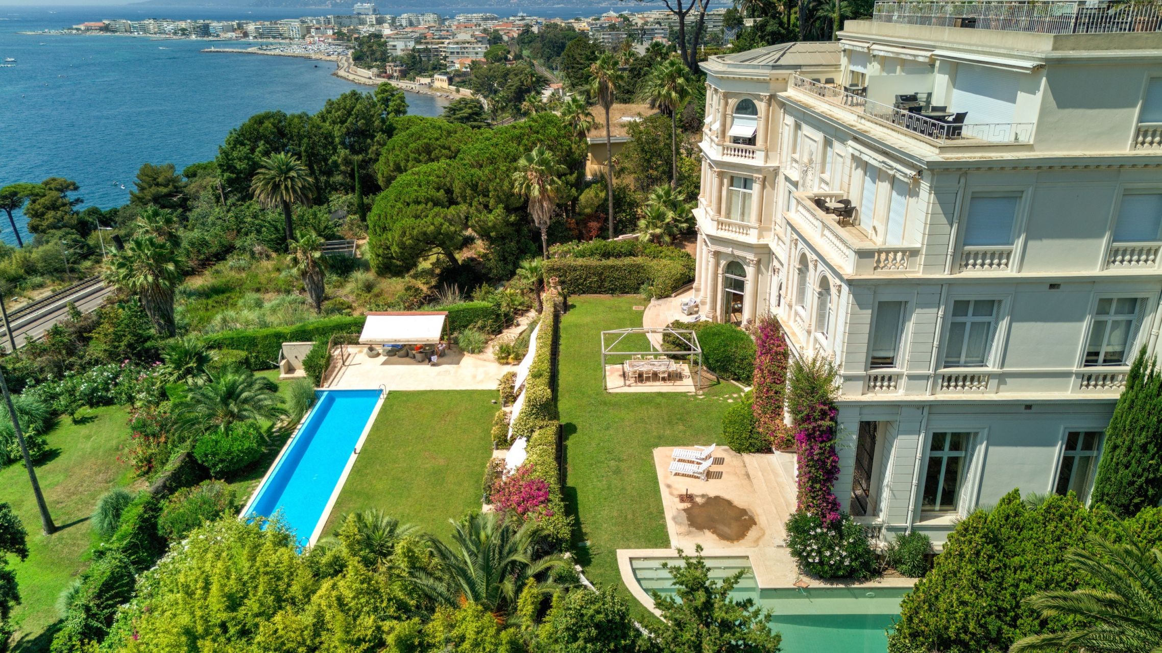 apartment 5 Rooms for sale on CANNES (06400)