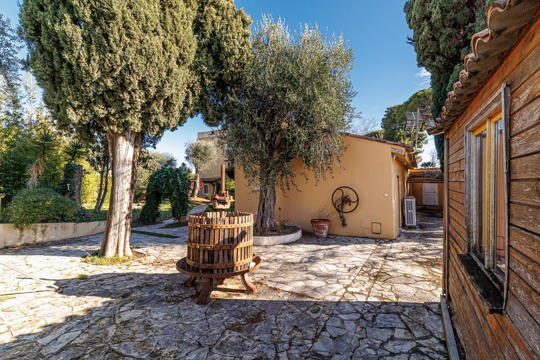 mansion 23 Rooms for sale on NICE (06000)