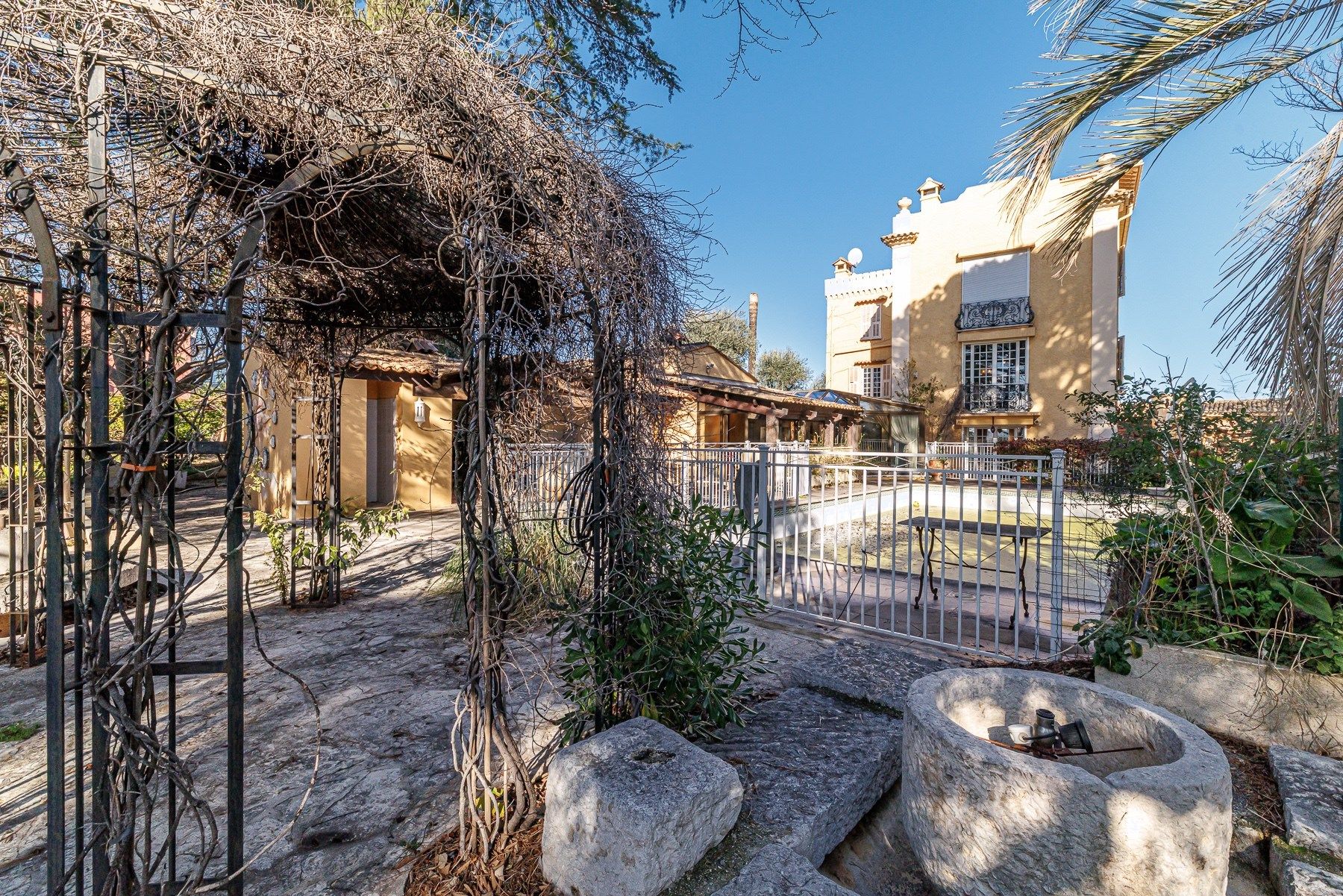 mansion 23 Rooms for sale on NICE (06000)