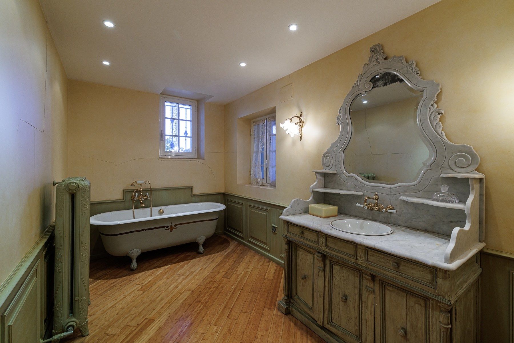 mansion 23 Rooms for sale on NICE (06000)