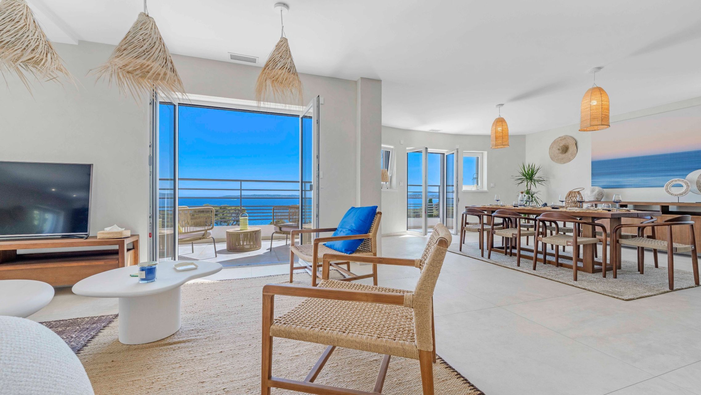 villa 6 Rooms for sale on LES ISSAMBRES (83380)