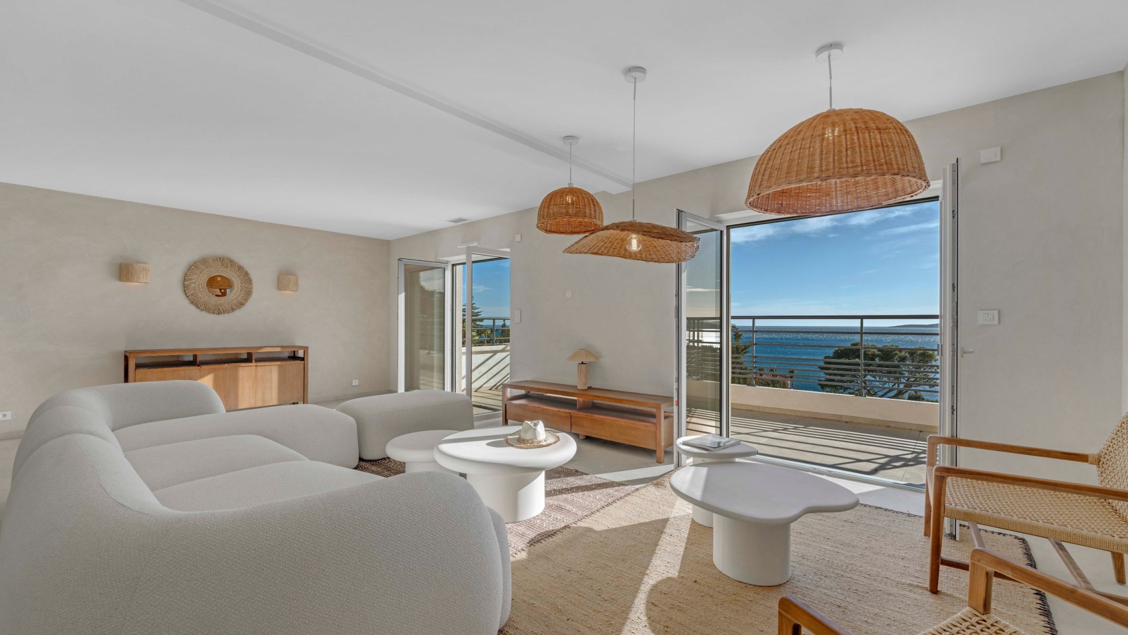 villa 6 Rooms for sale on LES ISSAMBRES (83380)