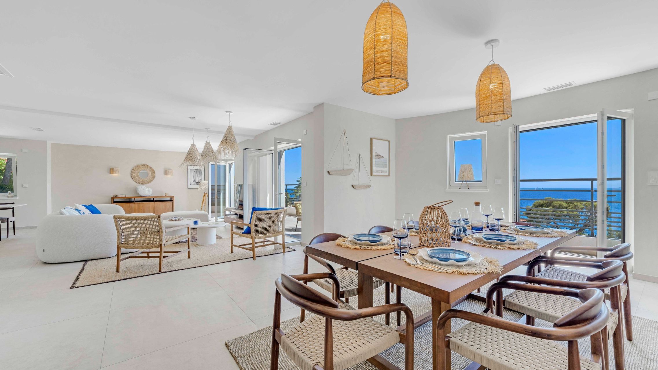 villa 6 Rooms for sale on LES ISSAMBRES (83380)