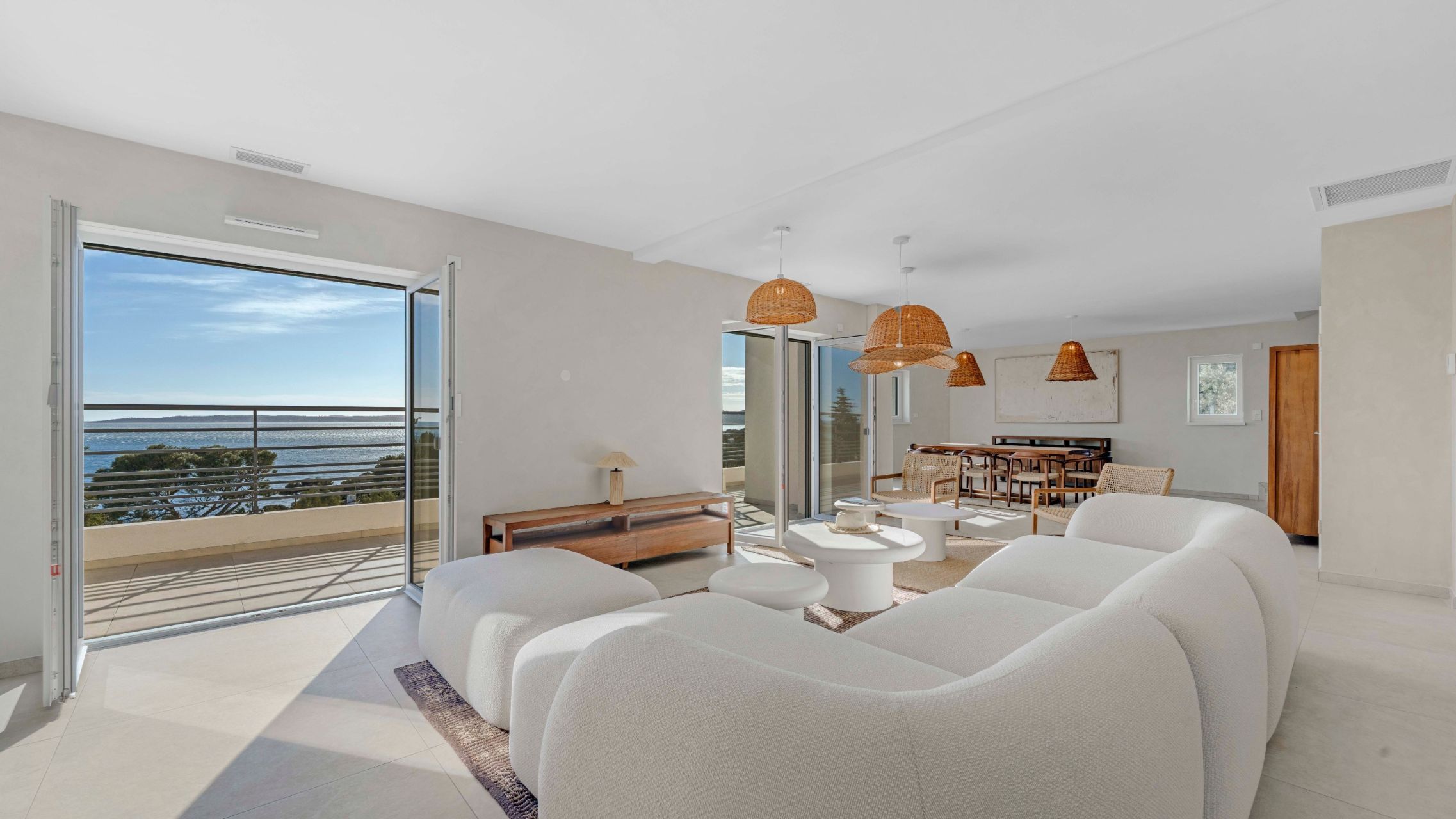 villa 6 Rooms for sale on LES ISSAMBRES (83380)