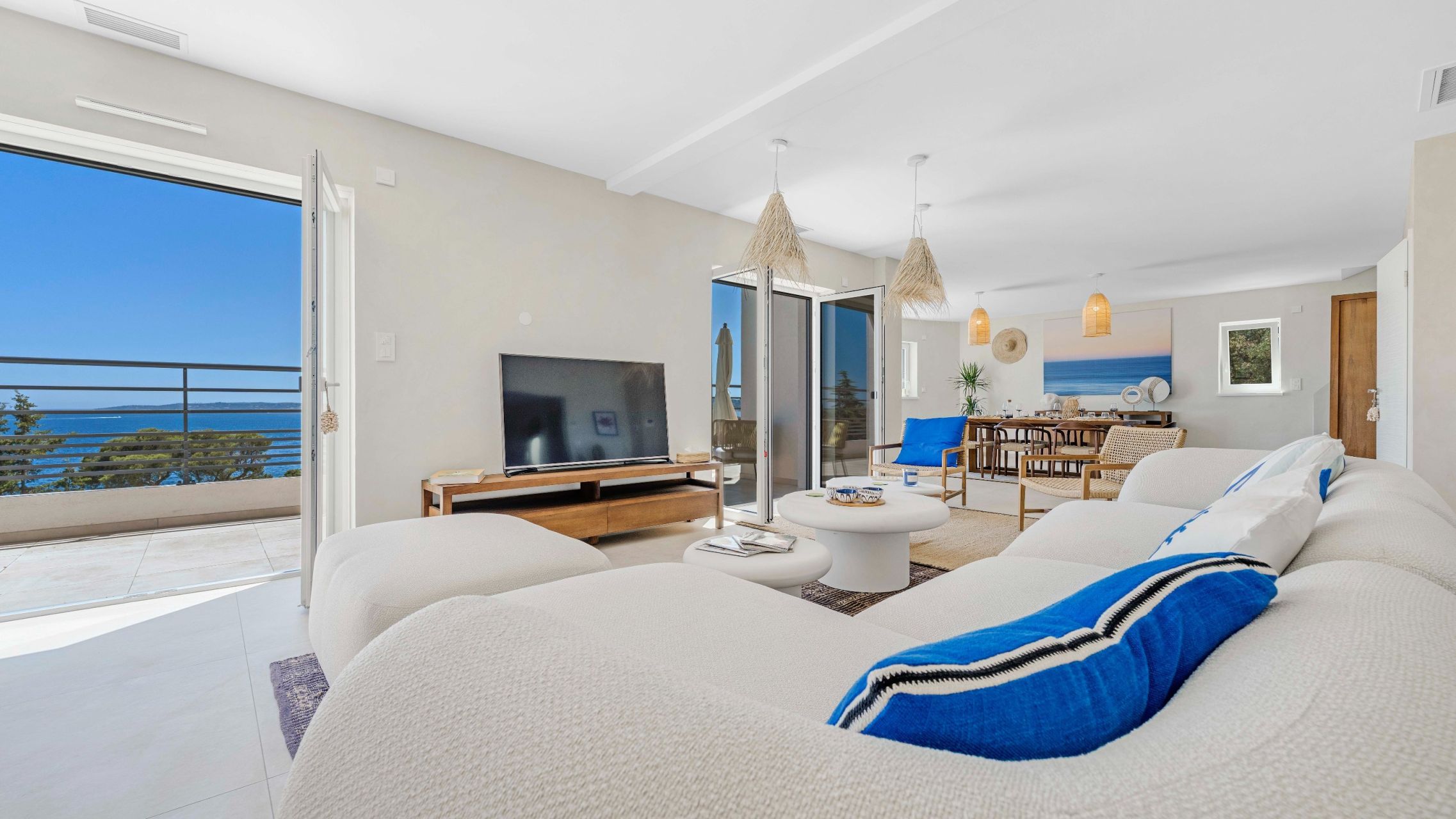 villa 6 Rooms for sale on LES ISSAMBRES (83380)