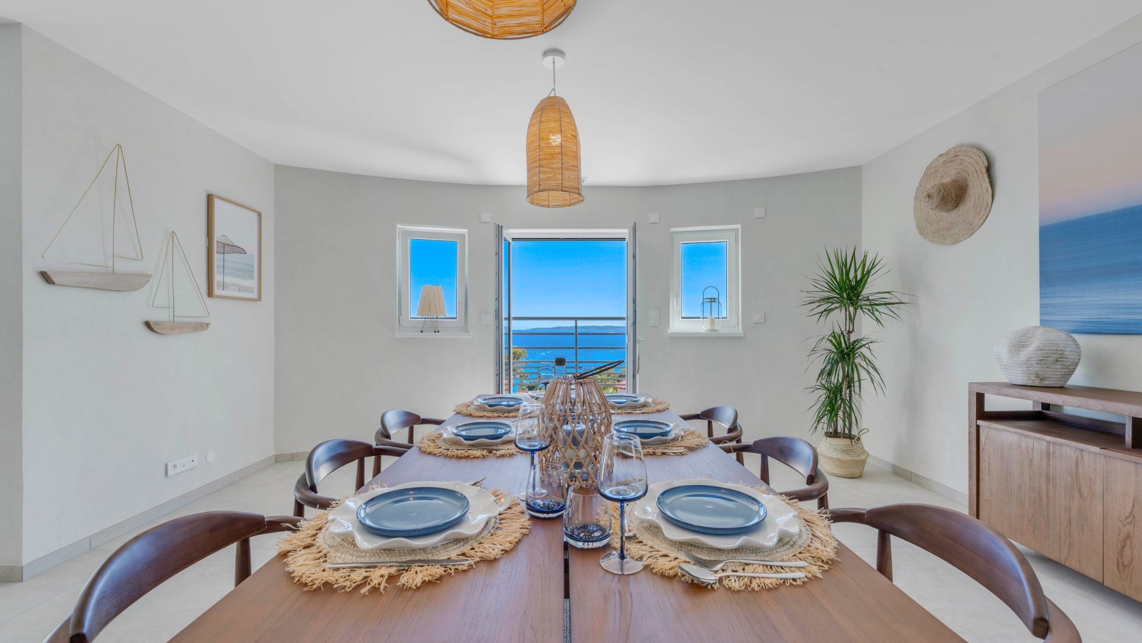 villa 6 Rooms for sale on LES ISSAMBRES (83380)