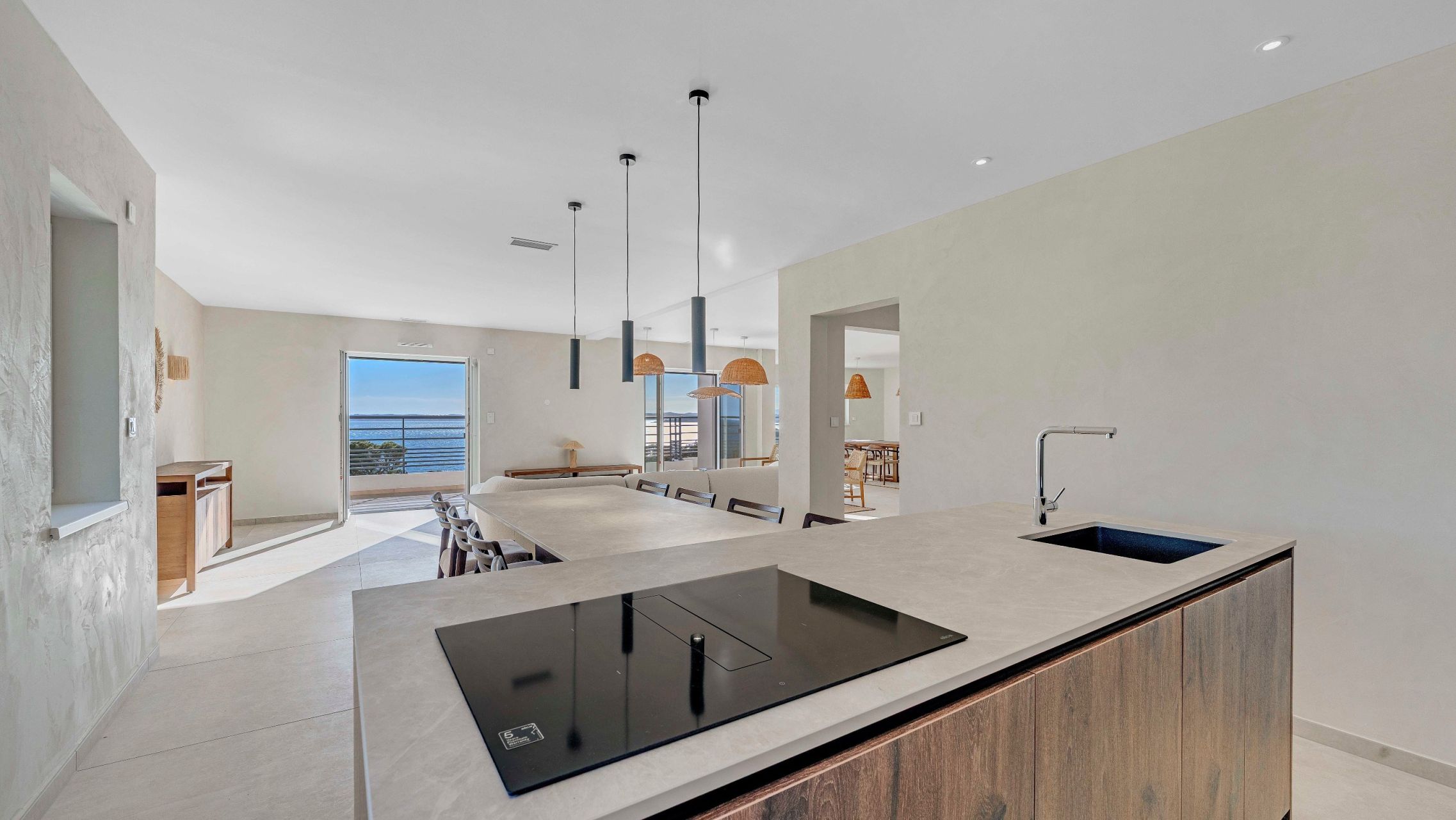 villa 6 Rooms for sale on LES ISSAMBRES (83380)