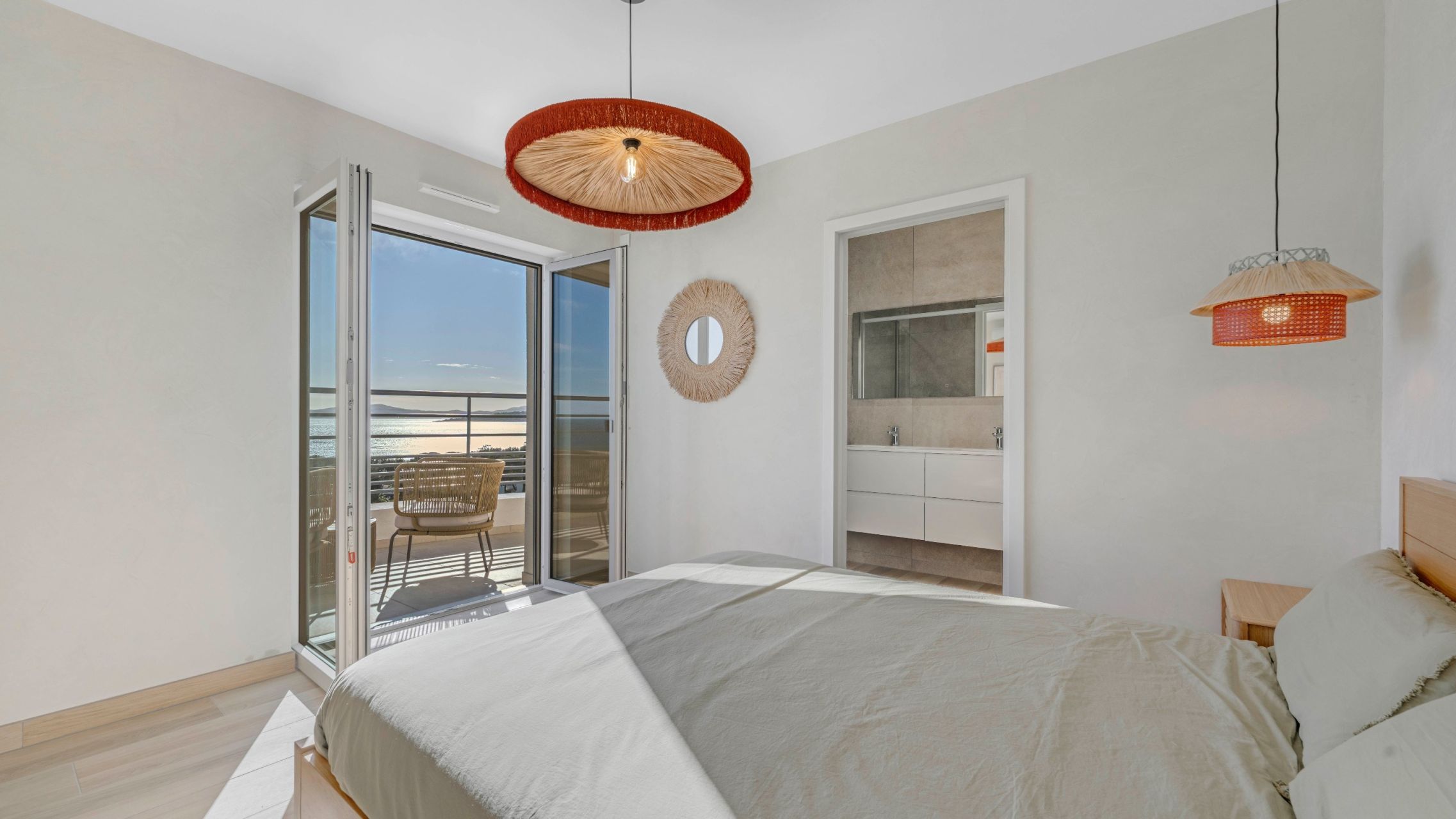 villa 6 Rooms for sale on LES ISSAMBRES (83380)