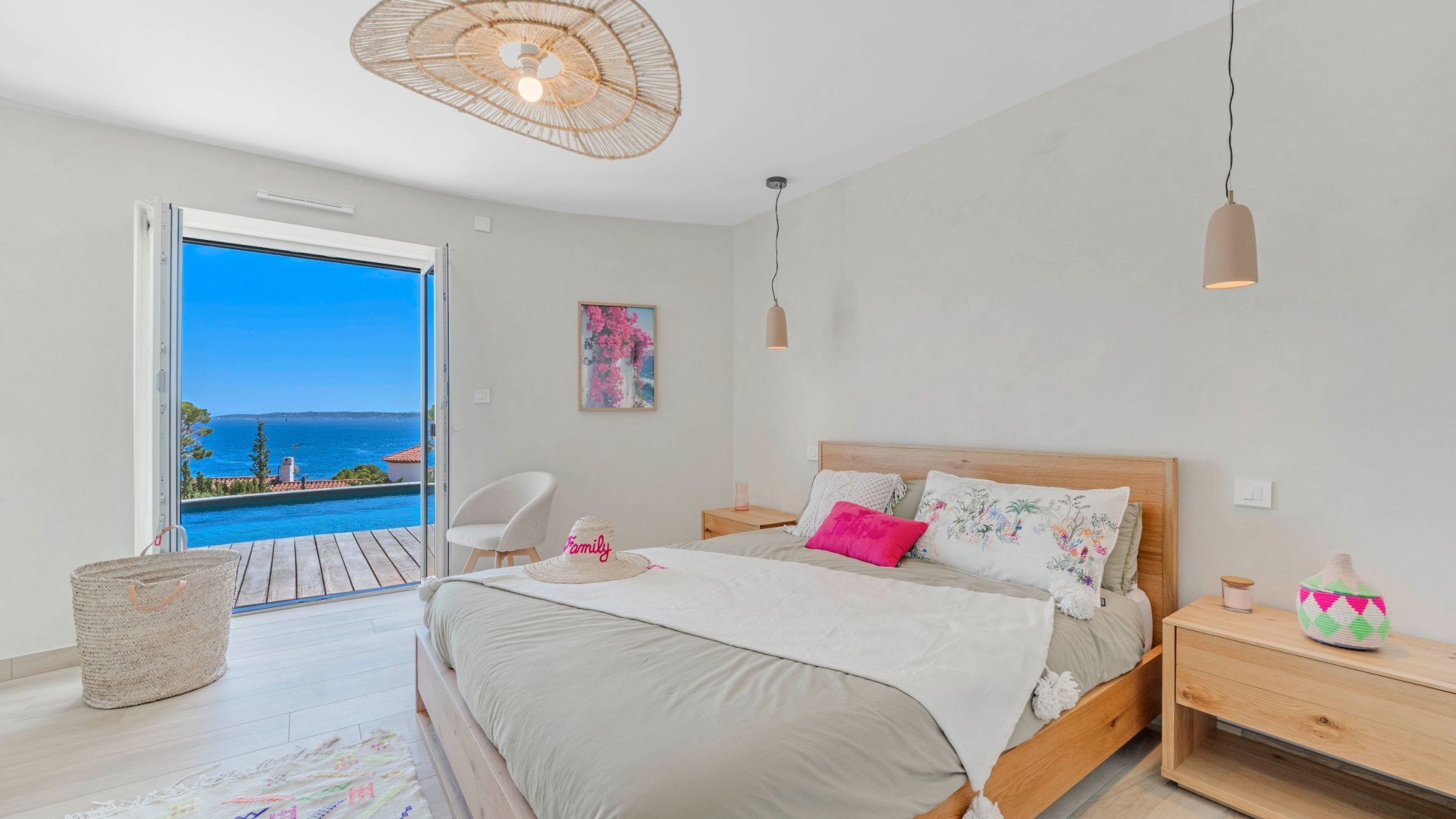villa 6 Rooms for sale on LES ISSAMBRES (83380)