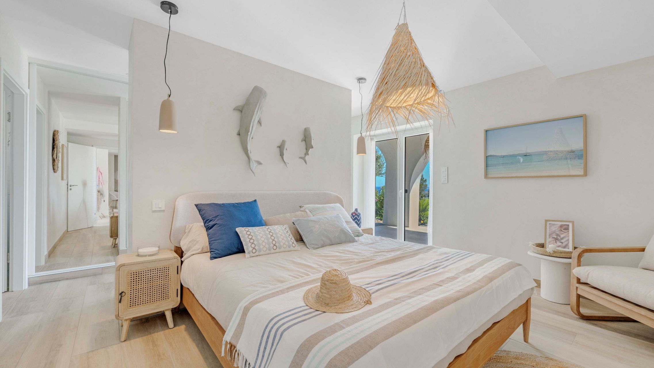 villa 6 Rooms for sale on LES ISSAMBRES (83380)