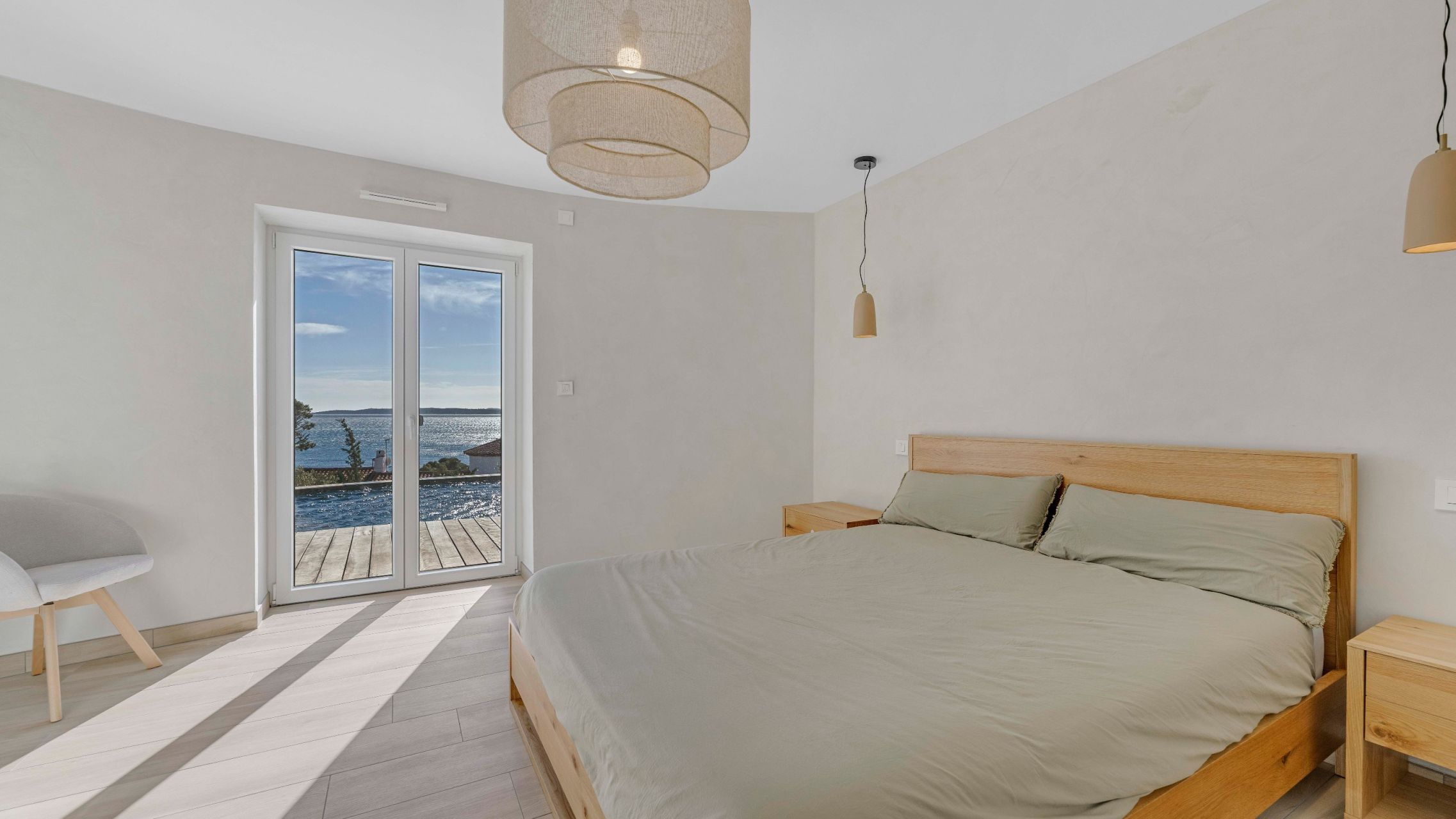 villa 6 Rooms for sale on LES ISSAMBRES (83380)