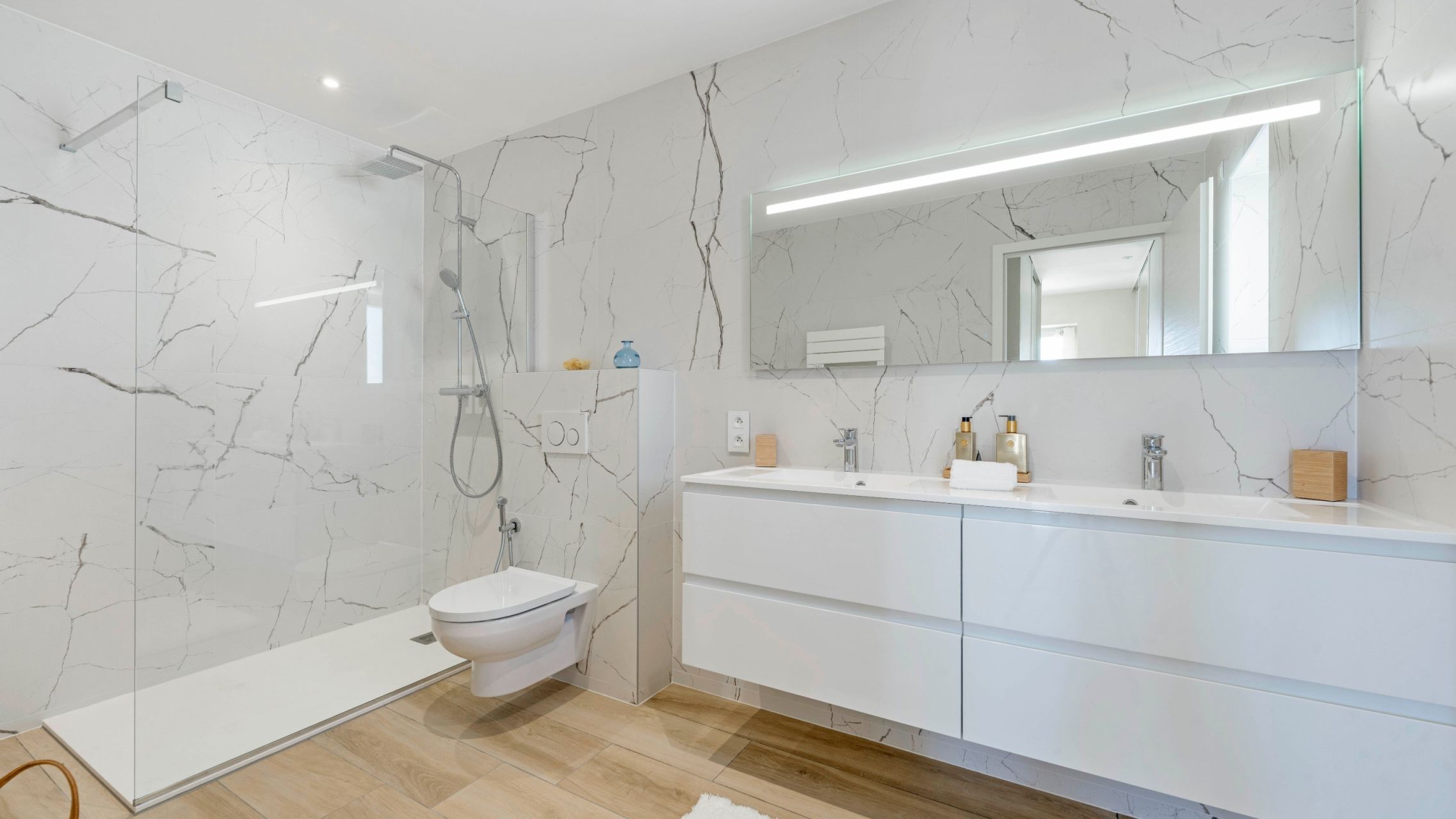 villa 6 Rooms for sale on LES ISSAMBRES (83380)