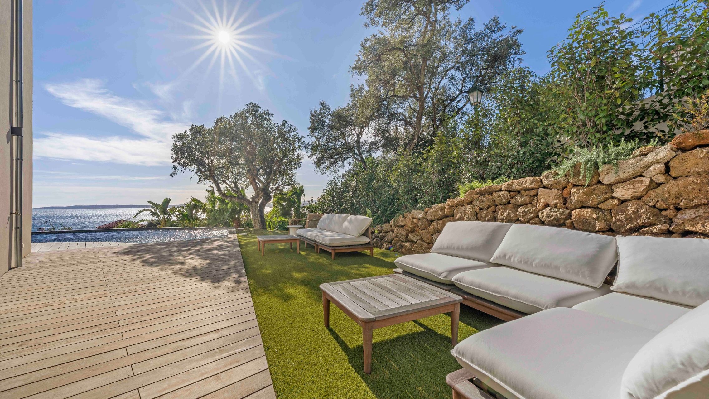 villa 6 Pièces en vente sur LES ISSAMBRES (83380)