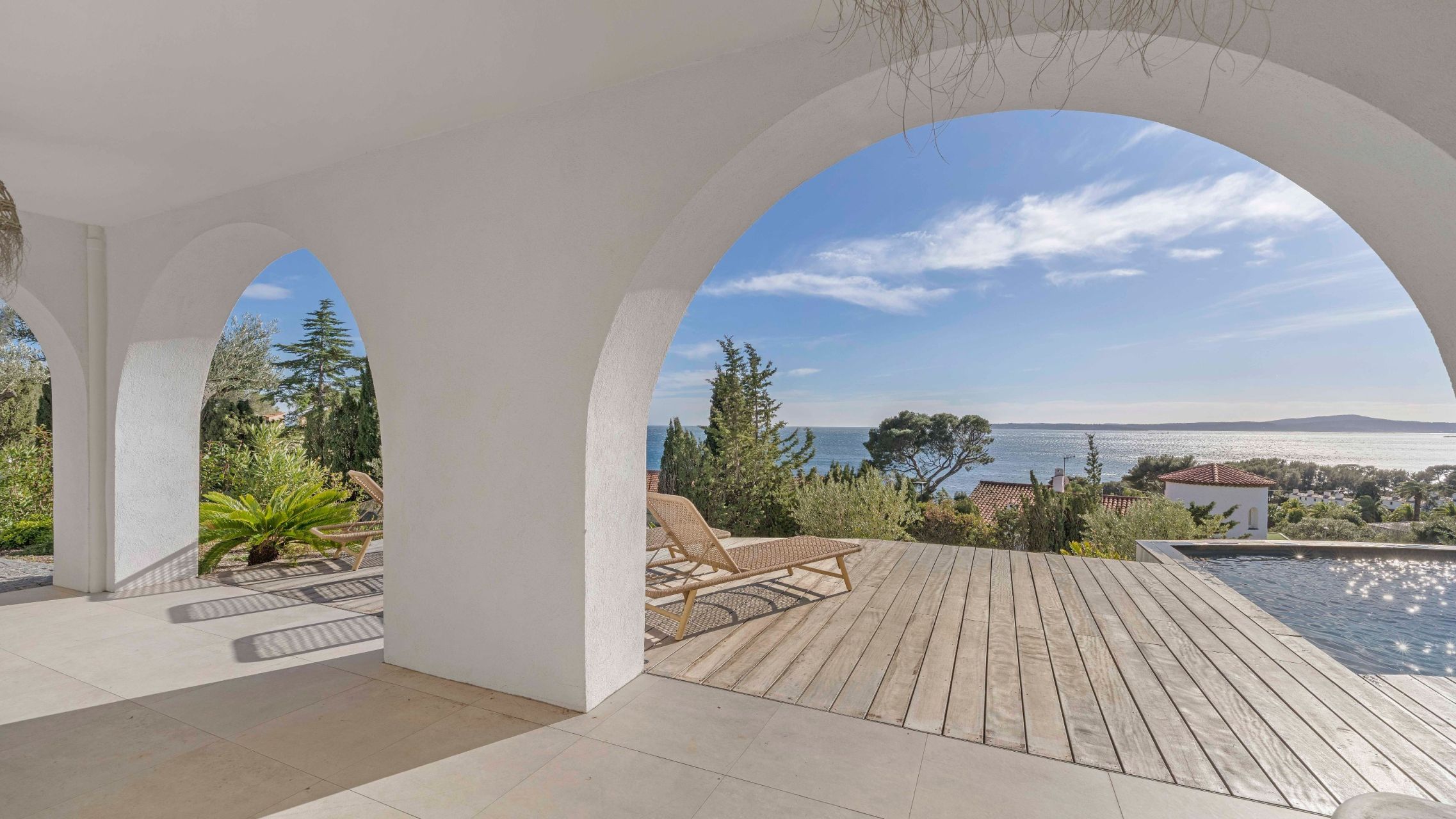 villa 6 Rooms for sale on LES ISSAMBRES (83380)