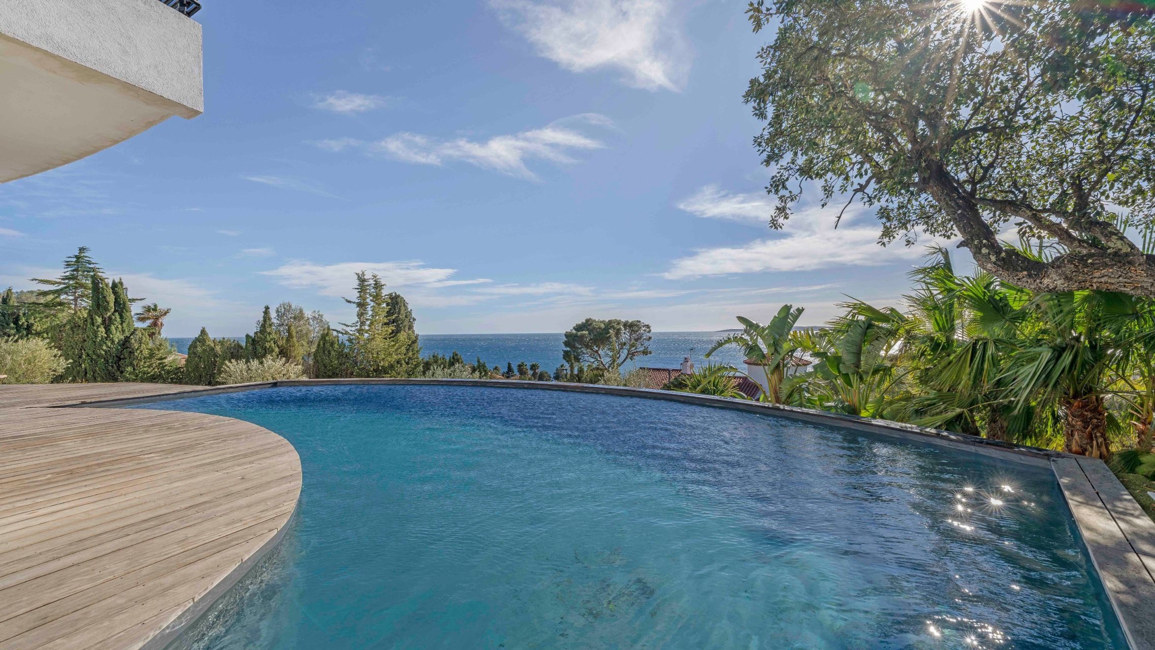villa 6 Rooms for sale on LES ISSAMBRES (83380)