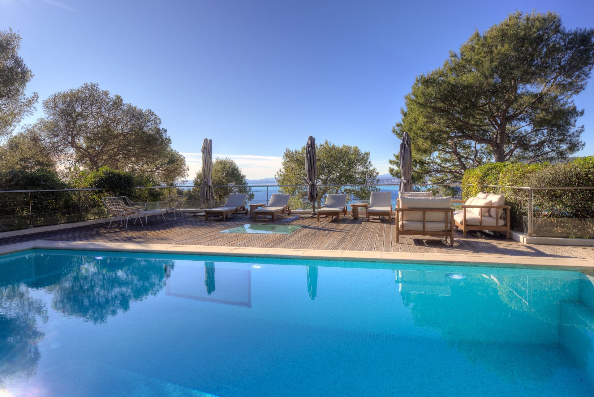 villa 7 Rooms for sale on ST JEAN CAP FERRAT (06230)