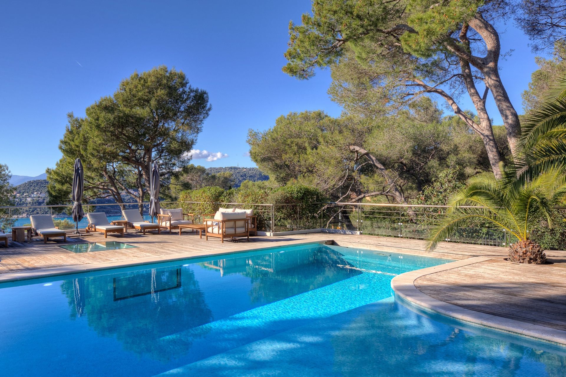 villa 7 Rooms for sale on ST JEAN CAP FERRAT (06230)