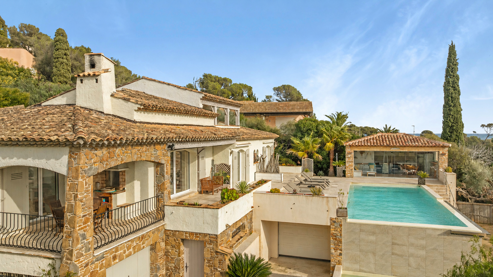 villa 10 Pièces en vente sur LES ISSAMBRES (83380)